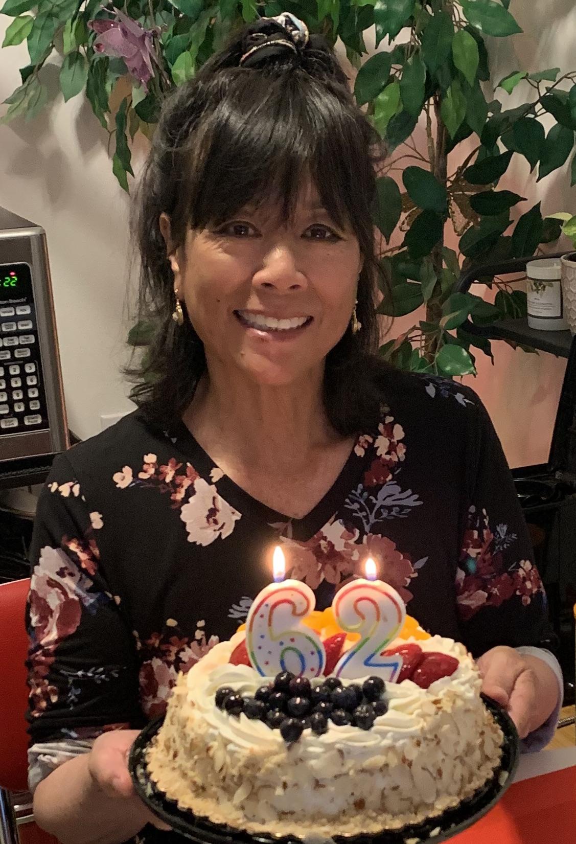 actor Julie Ow large photo