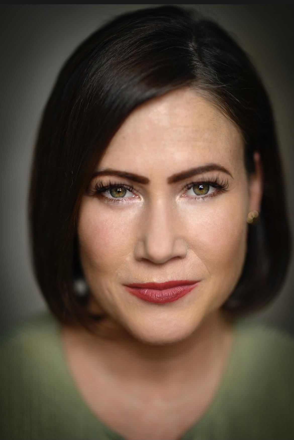 actor Stephanie Swift large photo