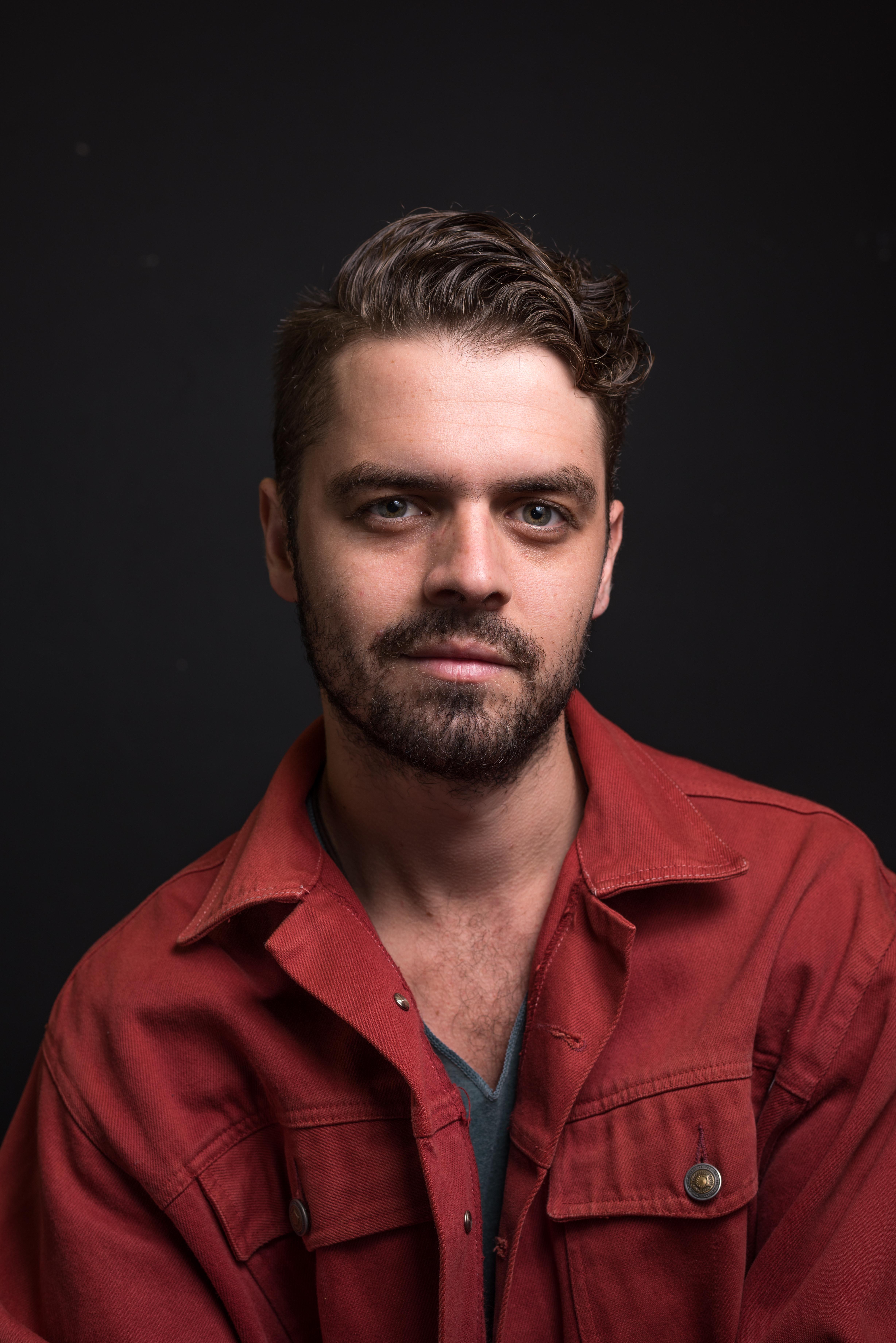 actor Cameron Robertson large photo