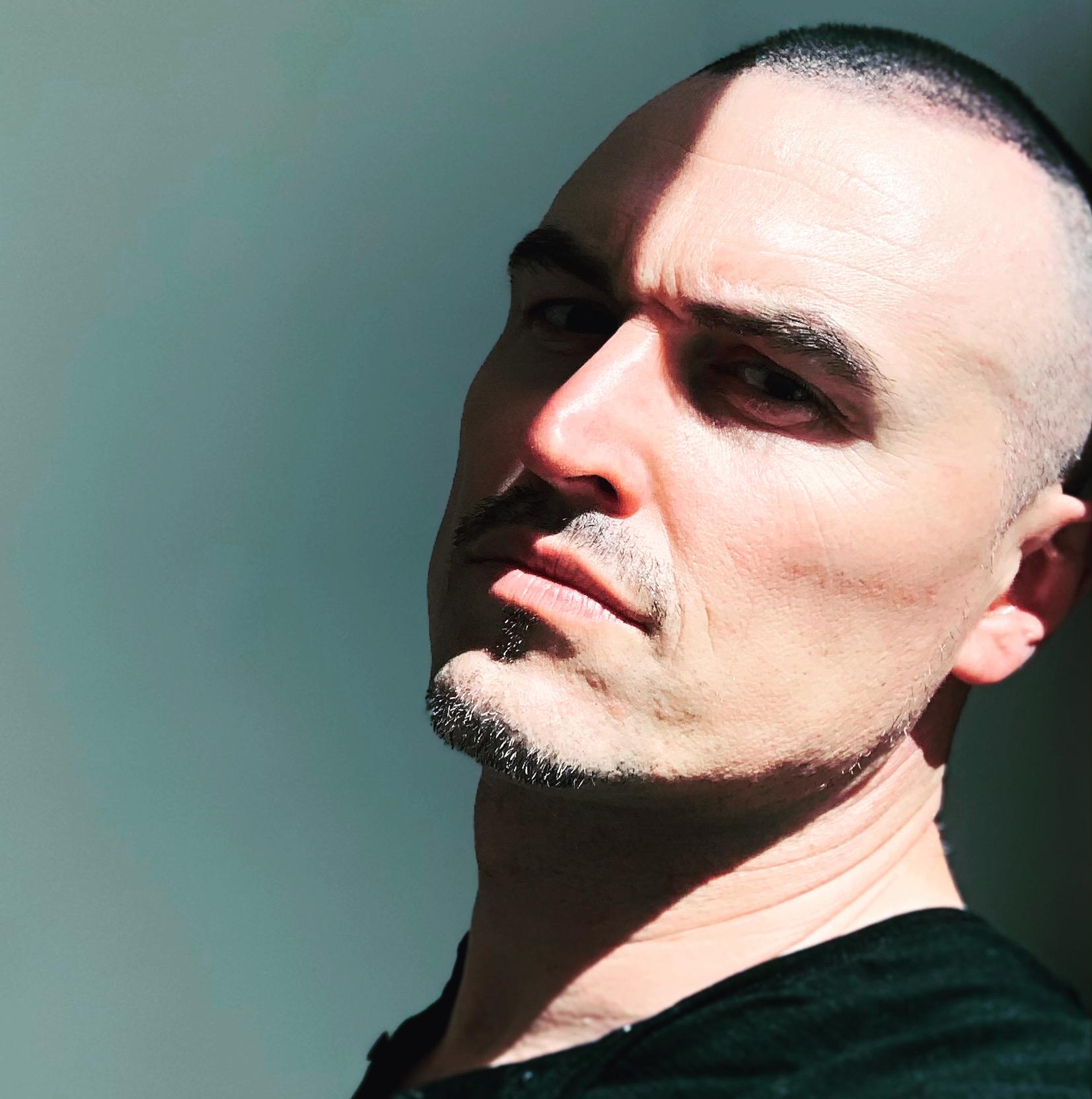 actor Paul Amos large photo