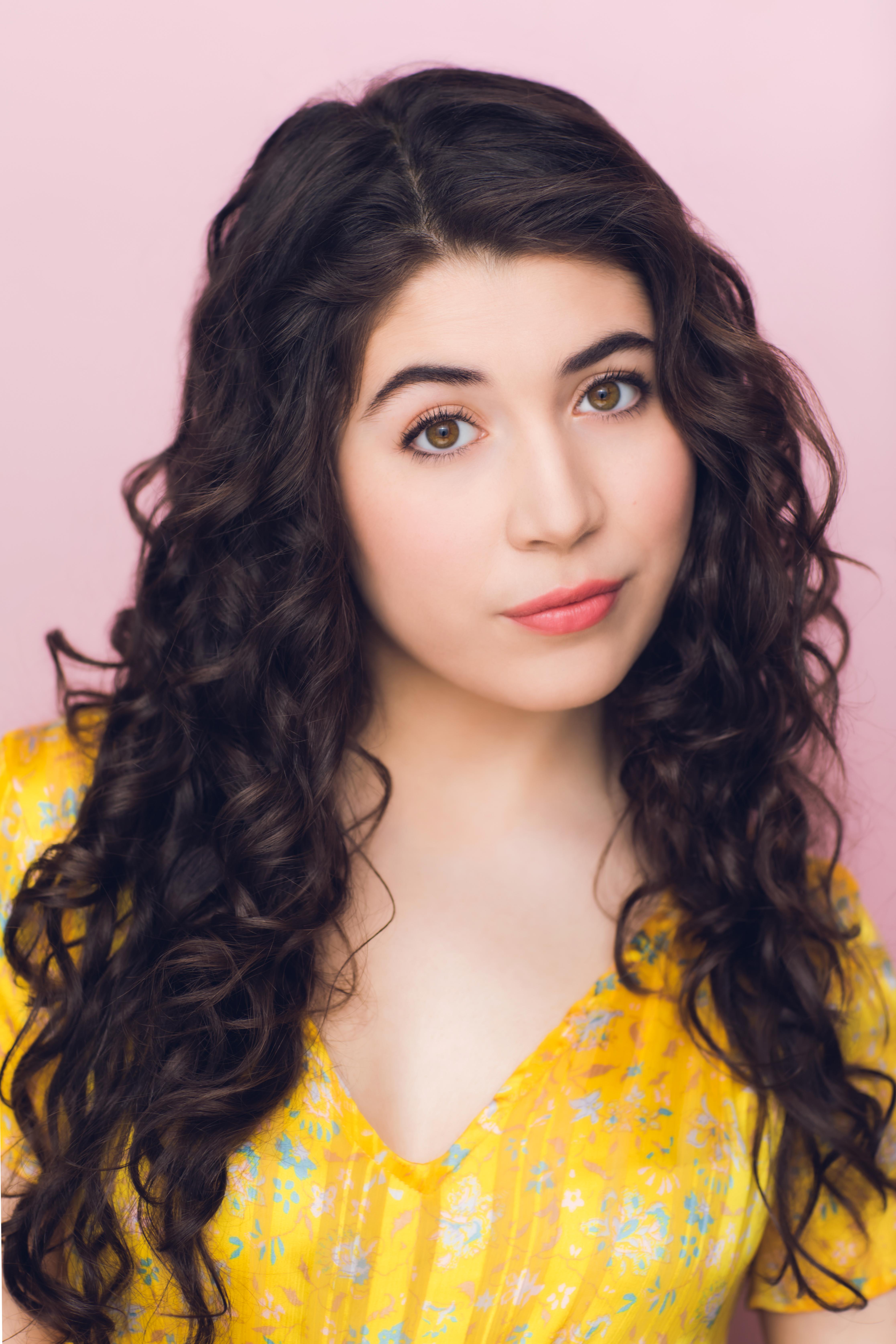 actor Chloe Himmelman large photo