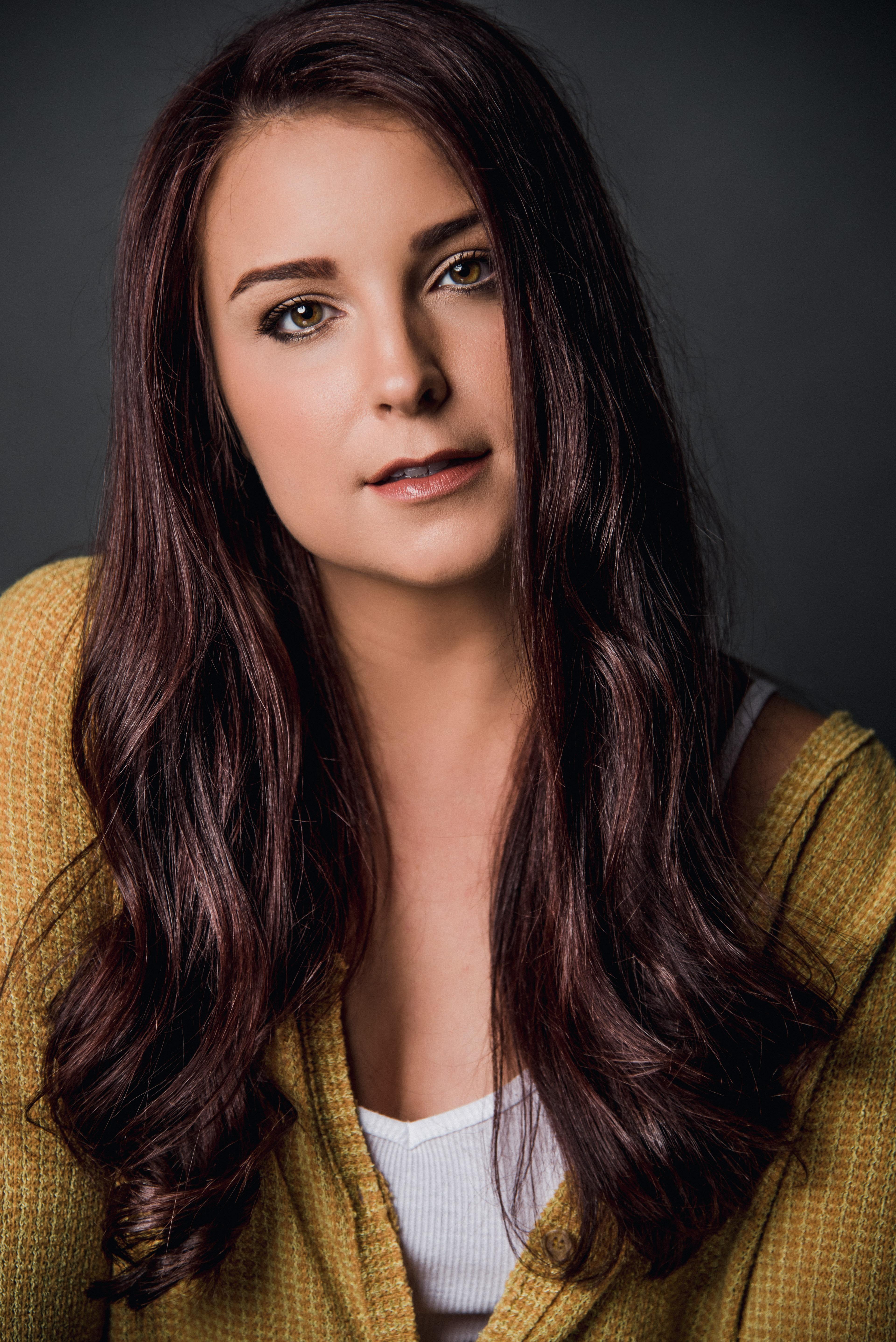 actor Madisen Hill large photo