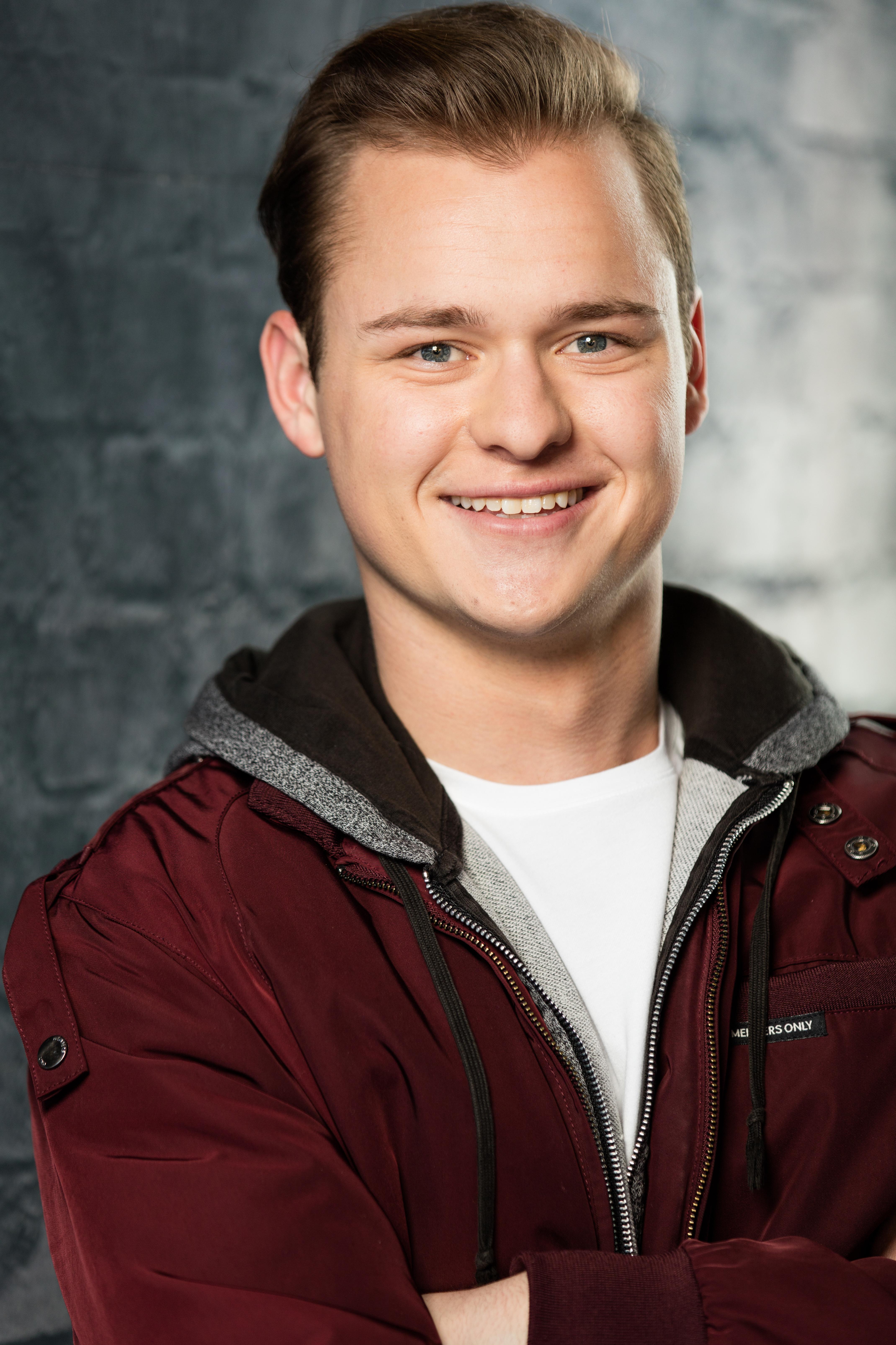 actor Cooper Tomlinson large photo