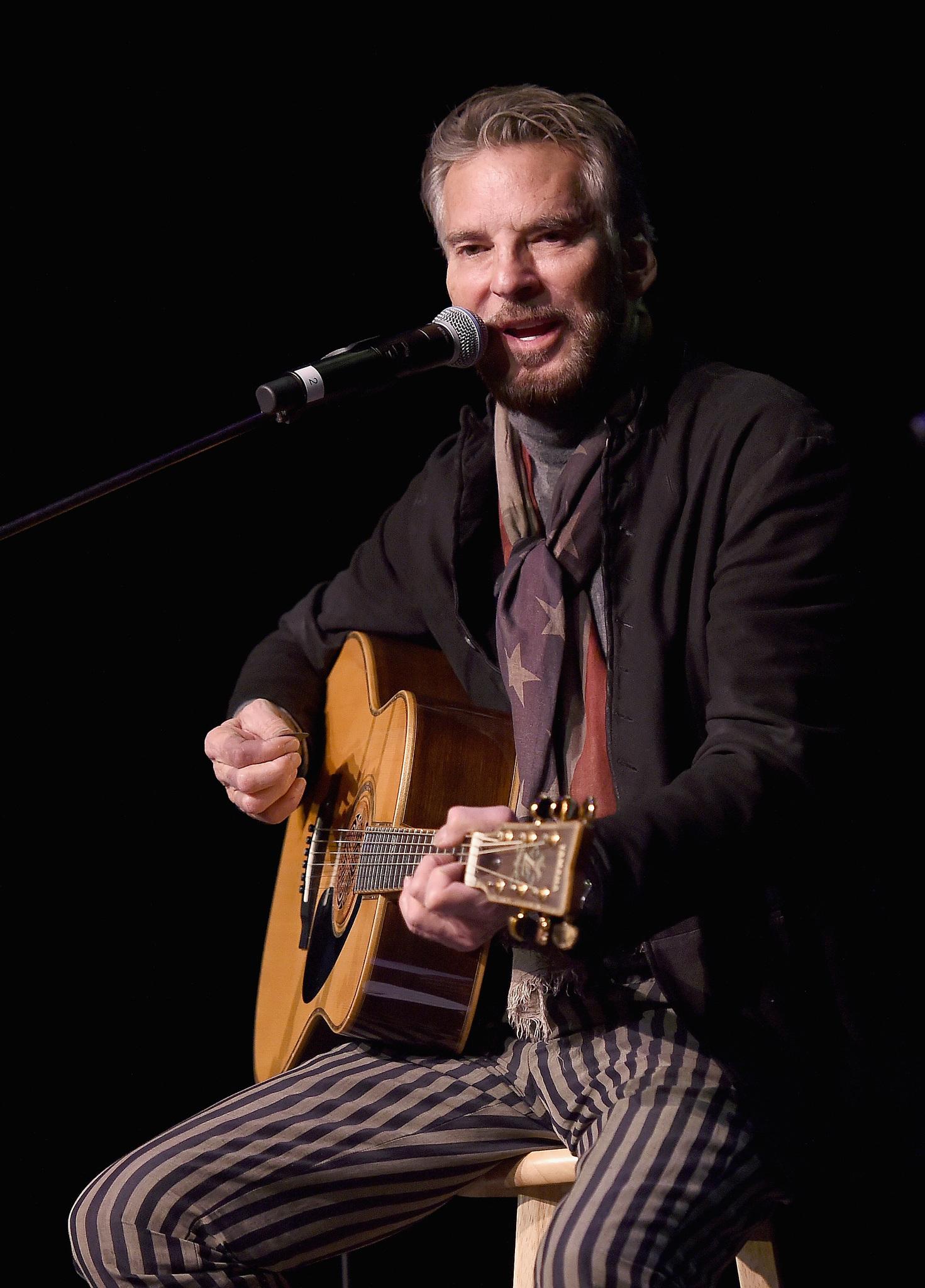 actor Kenny Loggins large photo