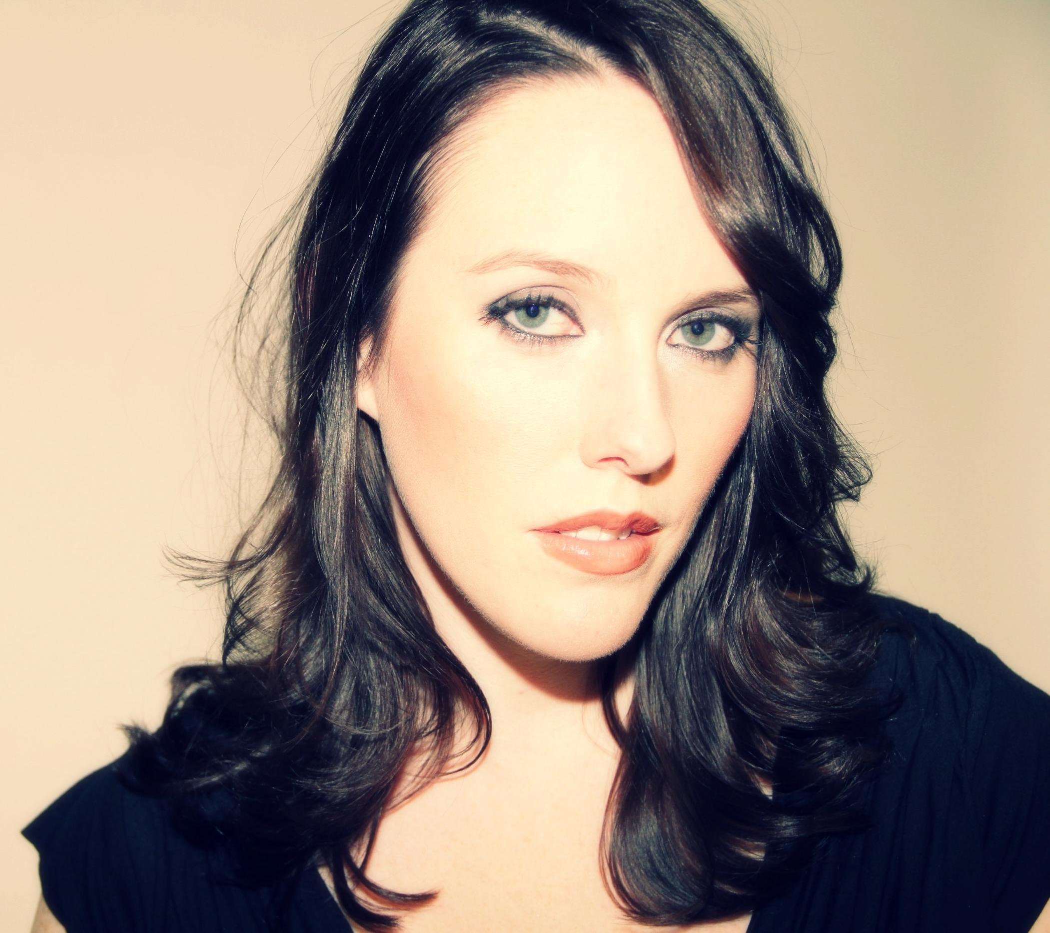 actor Melissa Holder large photo