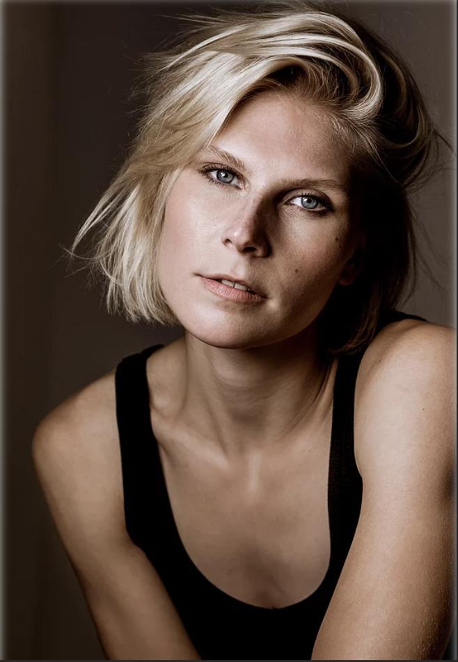 actor Anna Crivelli large photo