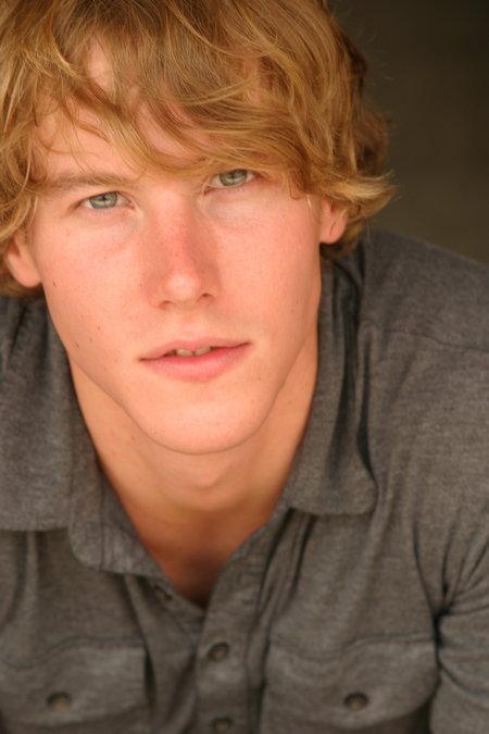 actor Derek Carter large photo