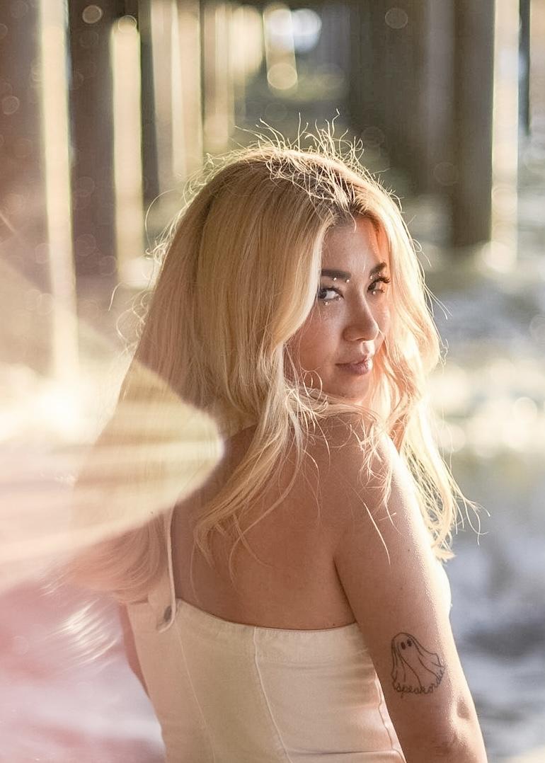 actor Michelle Grondine large photo