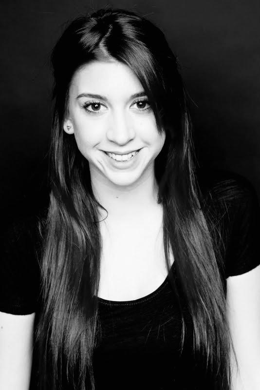 actor Gizem Özmen large photo