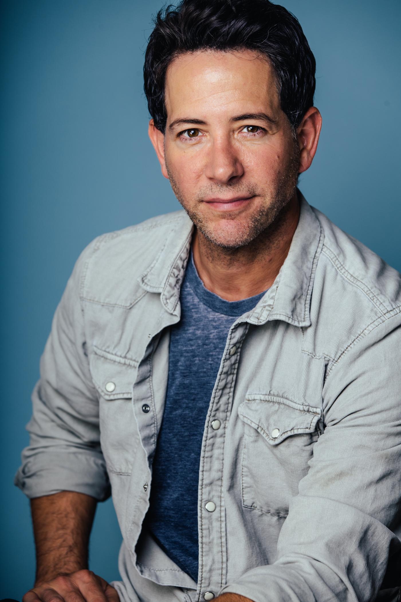 actor Robert Della Cerra large photo