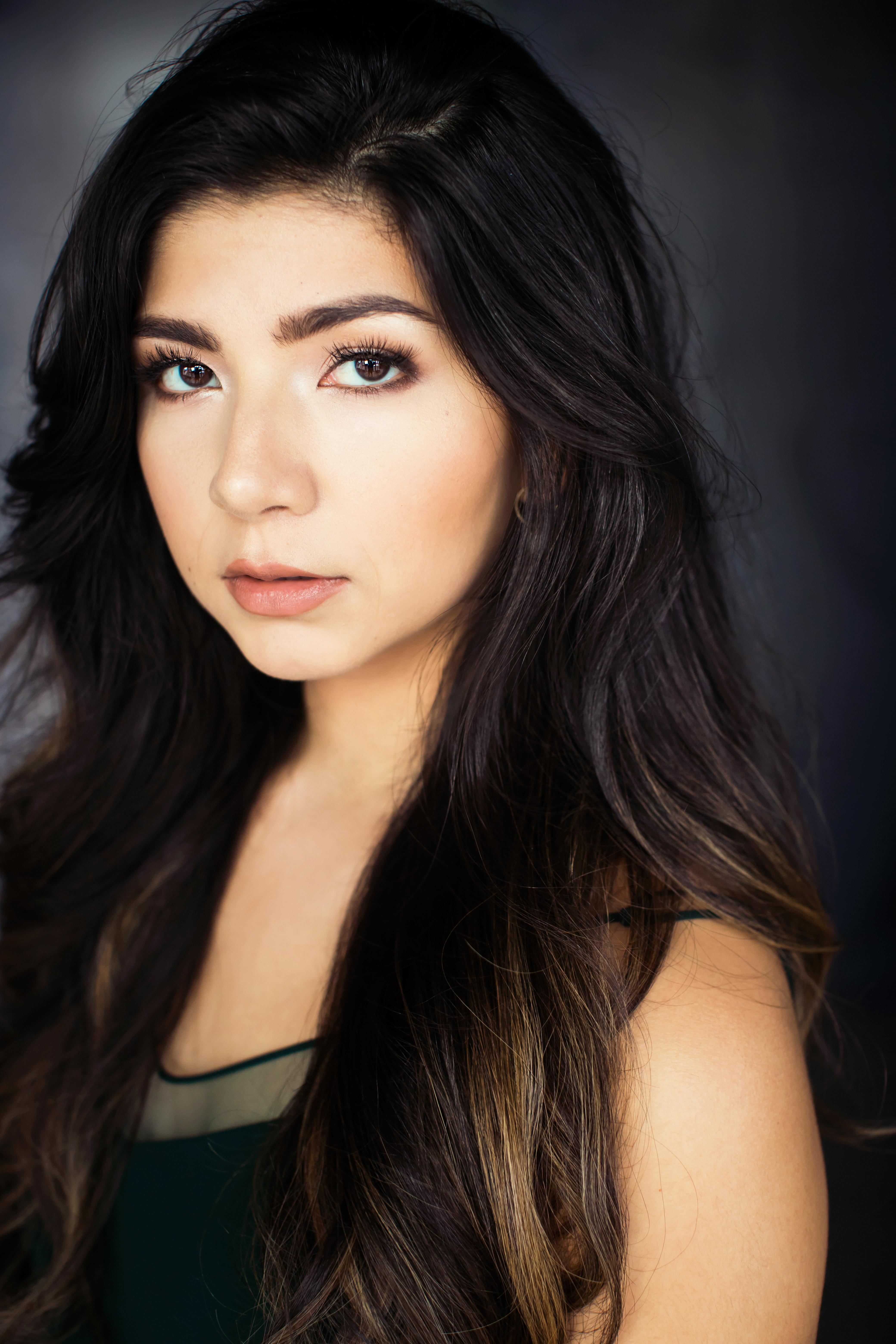 actor Lindsay Navarro large photo