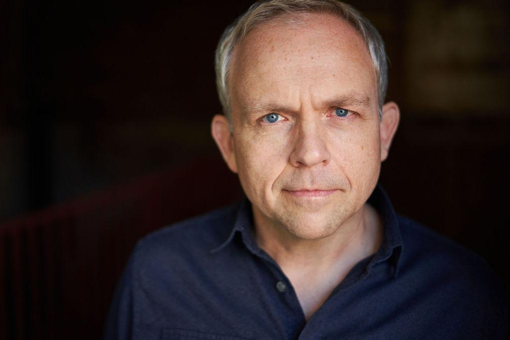 actor Billy Minshall large photo