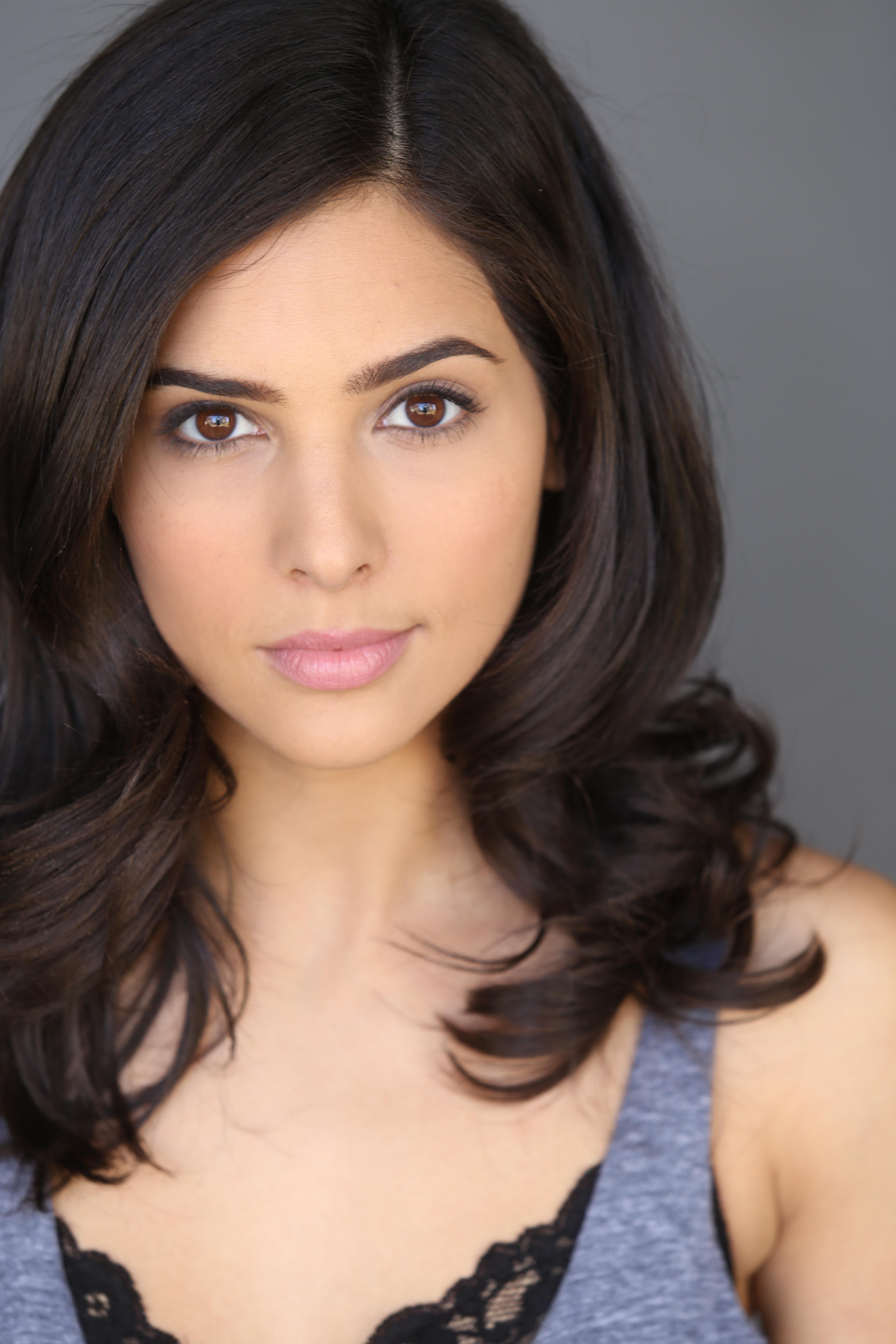 actor Camila Banus large photo