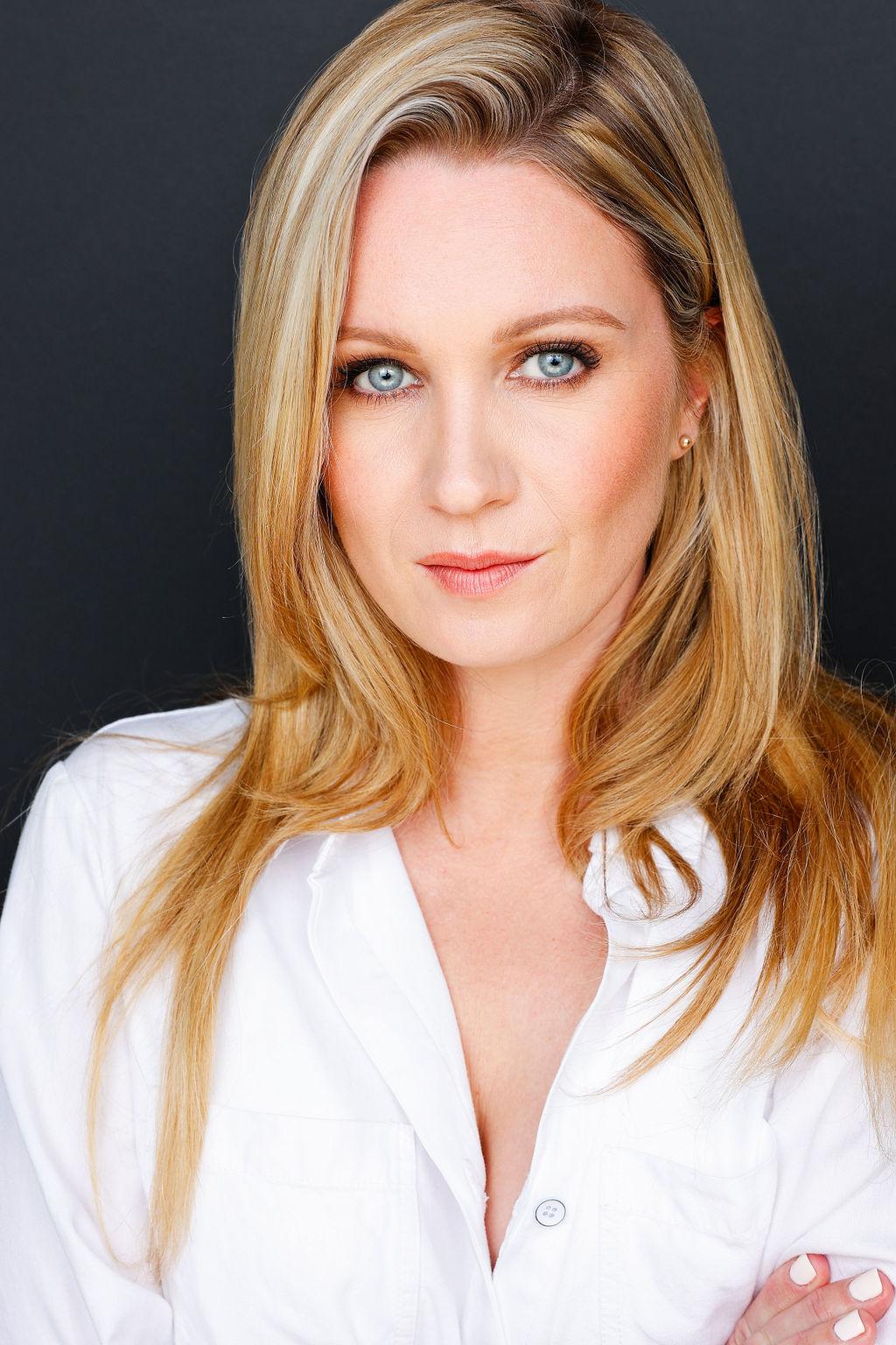 actor Lara Clear large photo