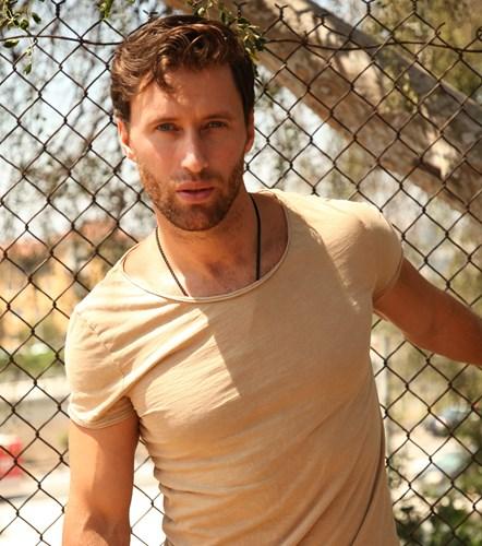 actor Wade Baker large photo