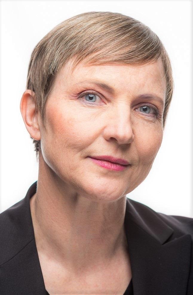 actor Lara Dale large photo