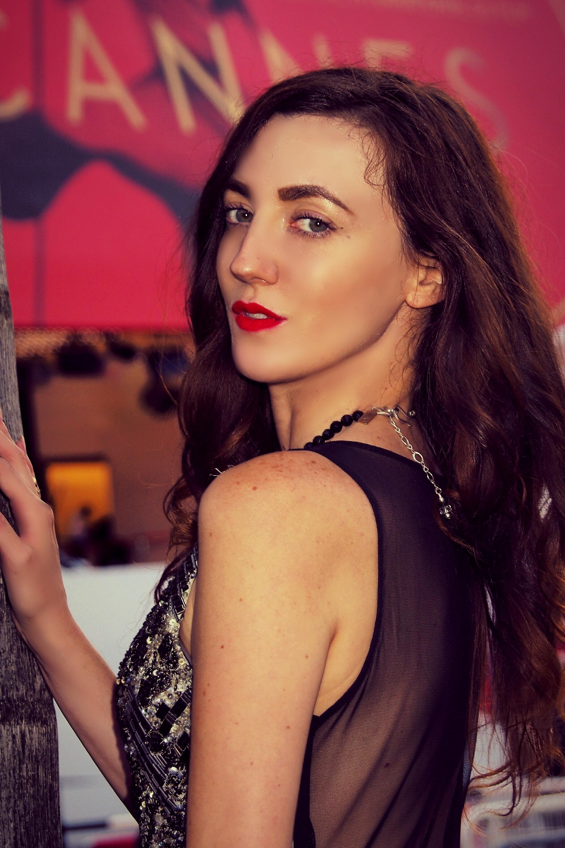 actor Amber Martinez large photo