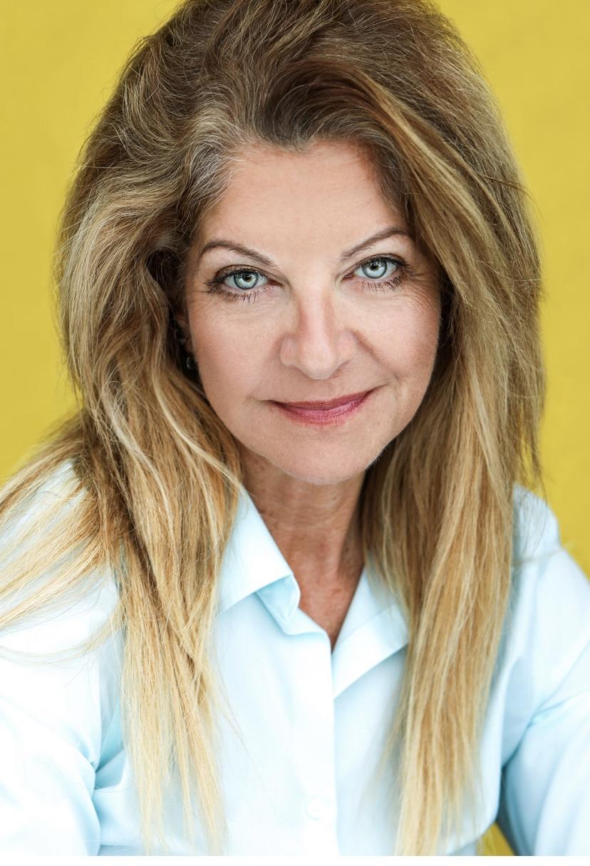 actor Mary Husar large photo