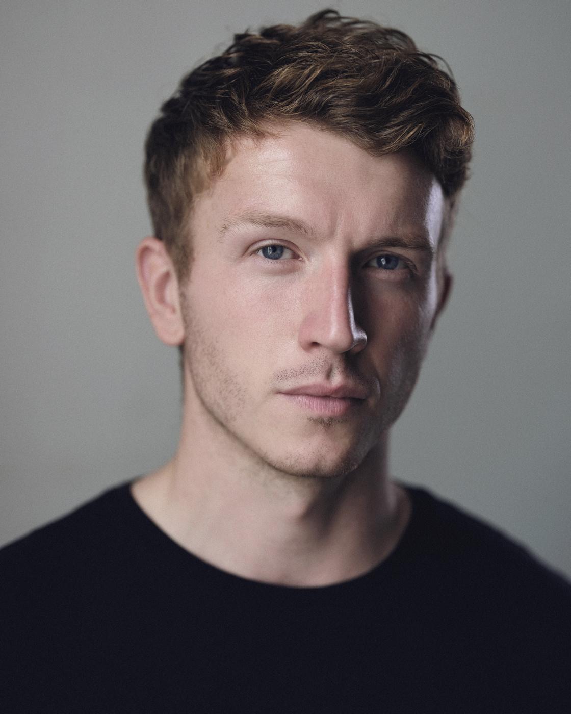 actor Tom Varey large photo