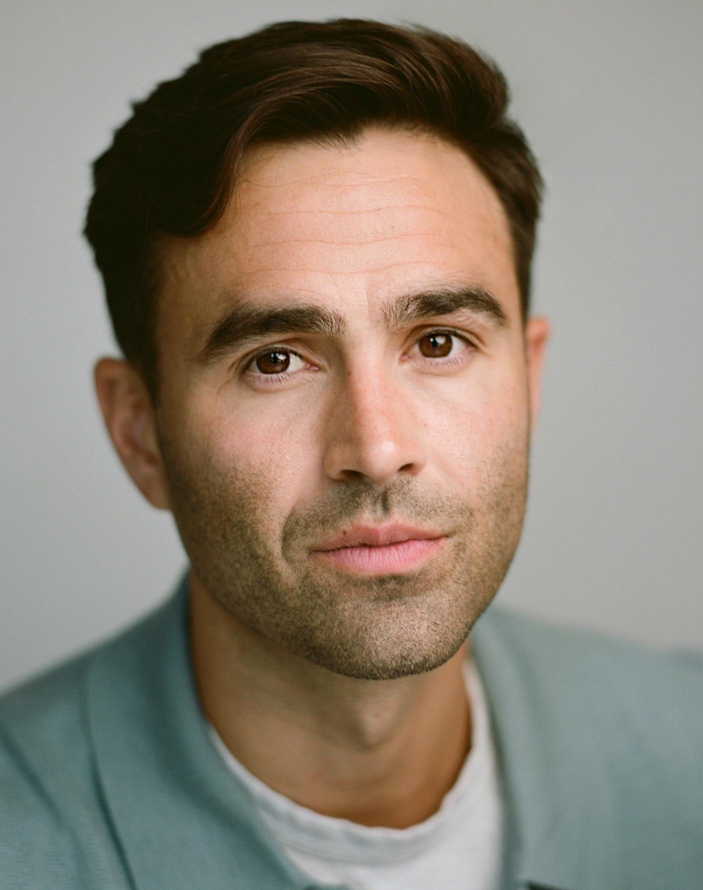 actor Anthony Bowden large photo