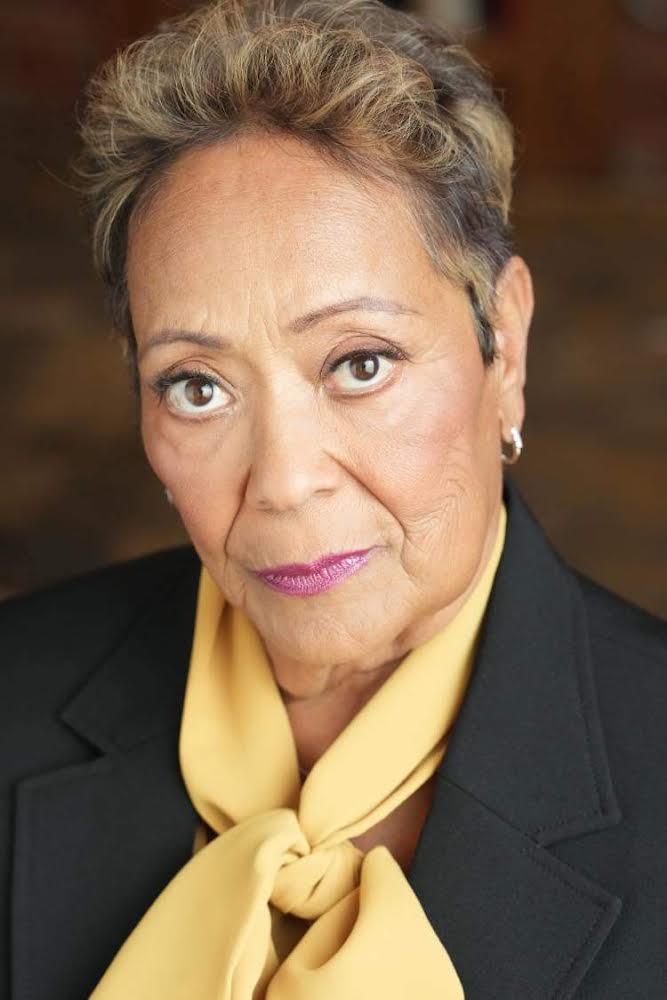 actor Gail Everett-Smith large photo