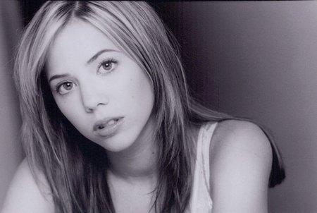 actor Natalie Distler large photo