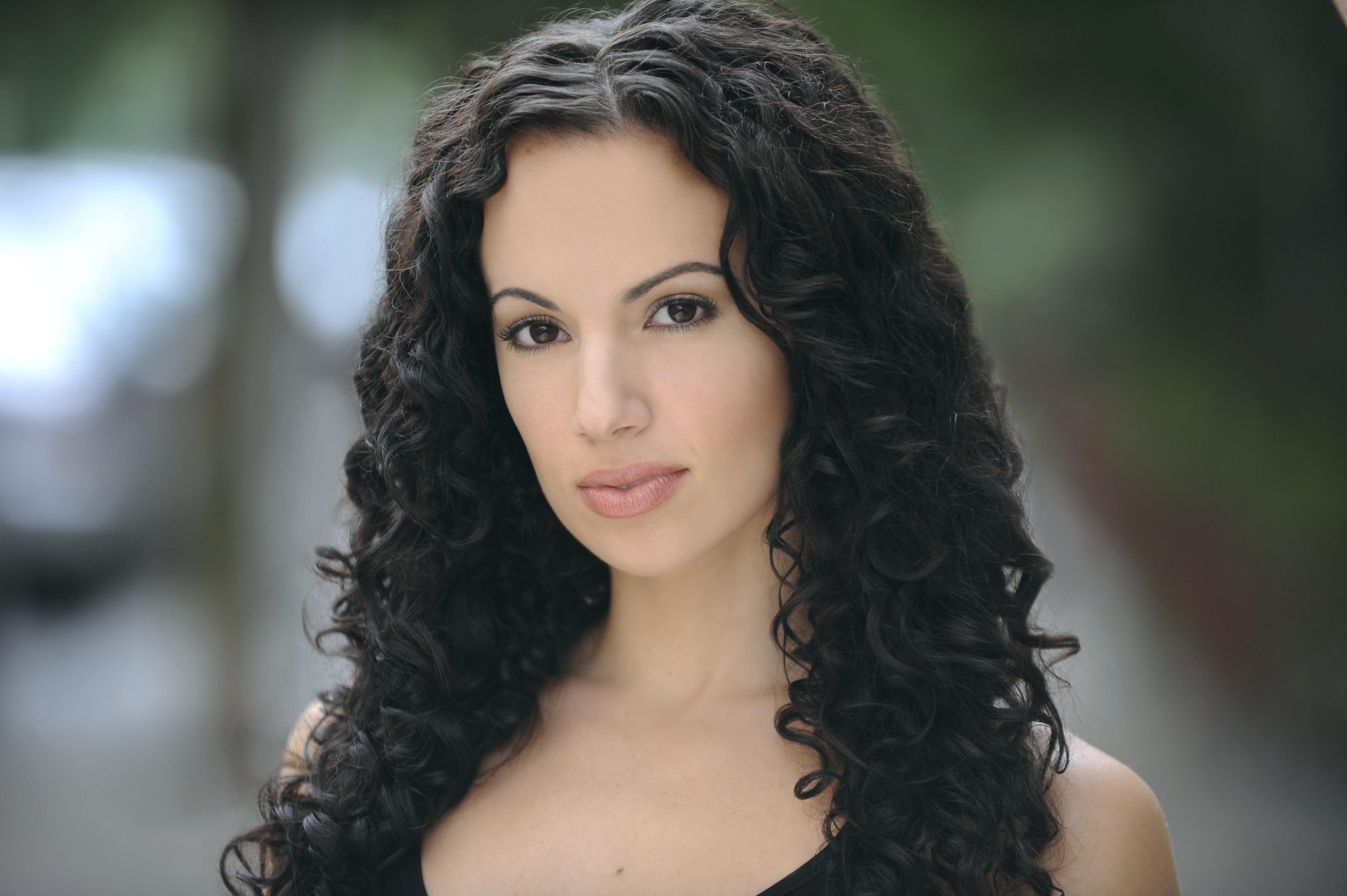 actor Nina Lafarga large photo