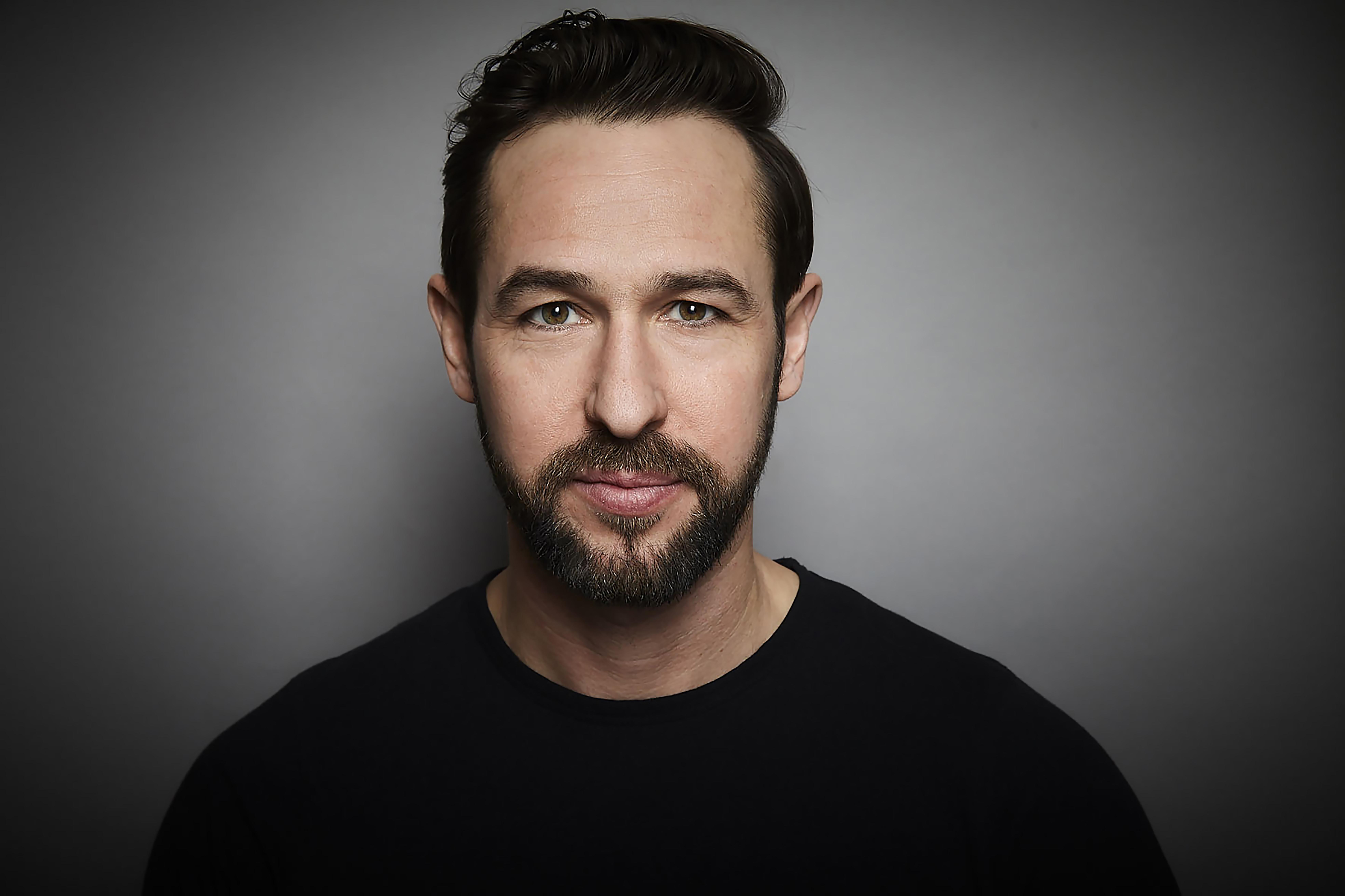 actor Andrew Squires large photo