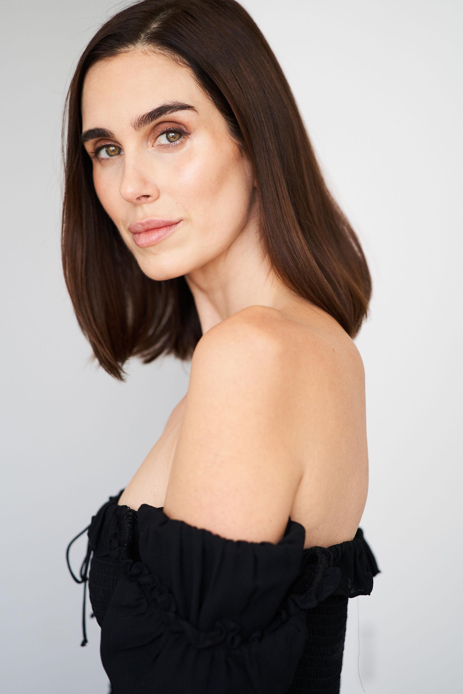 actor Ashli Dowling large photo