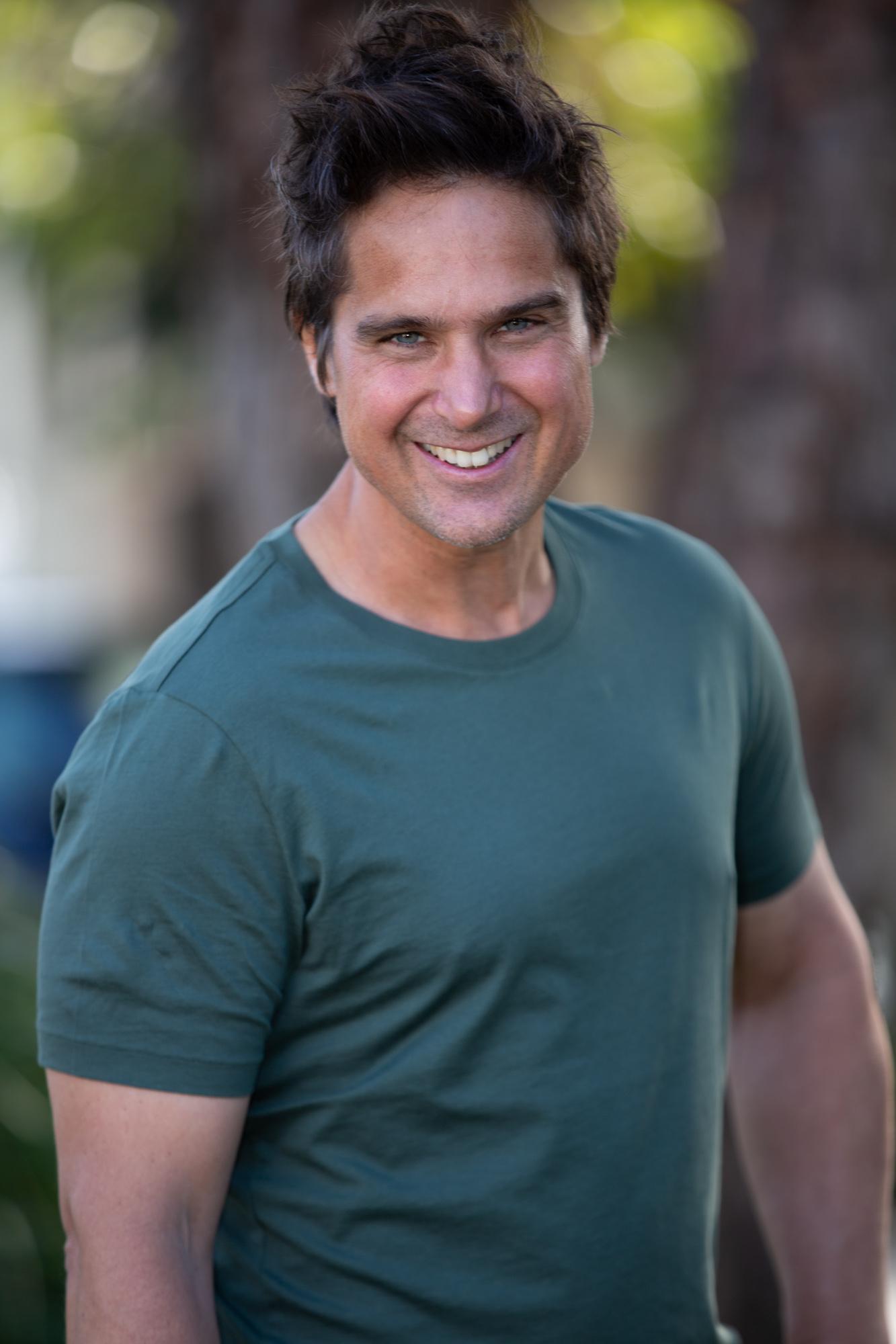 actor Benjamin Petersen large photo