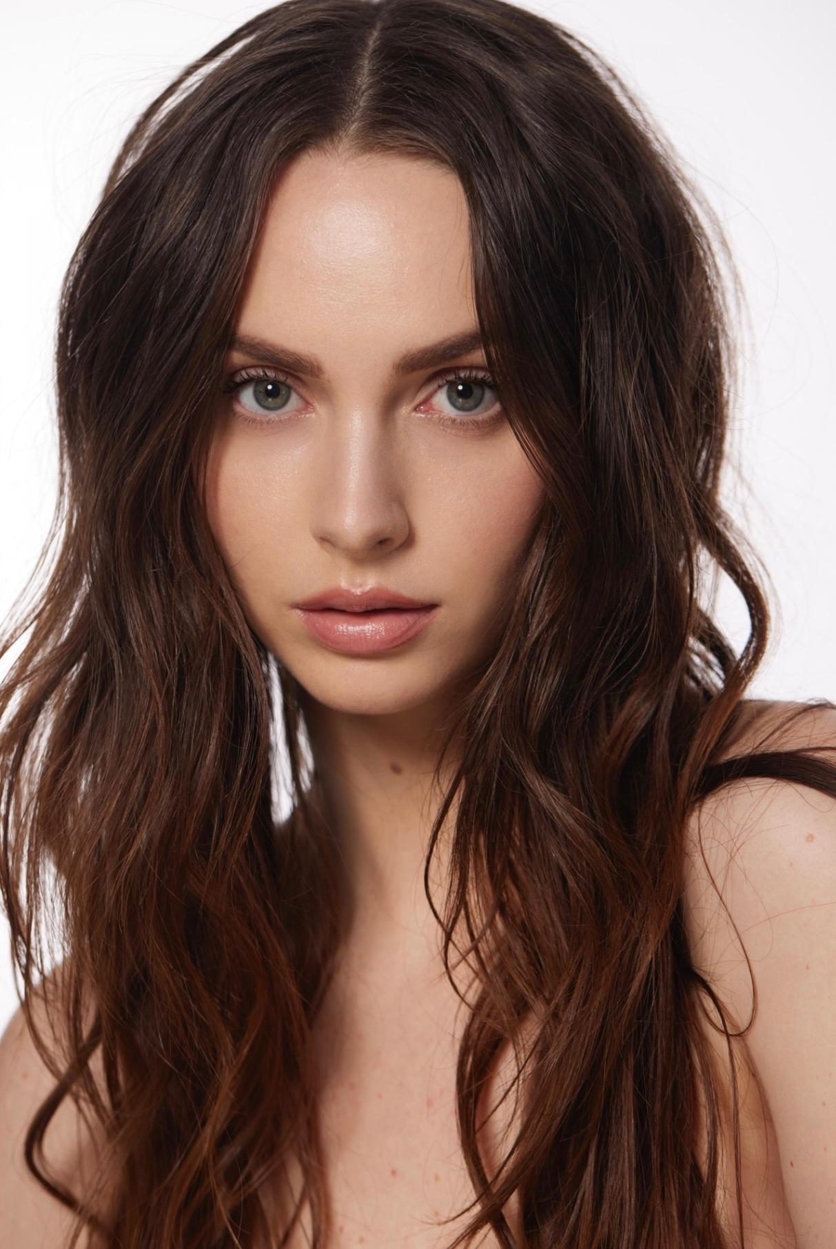 actor Bailee Cowperthwaite large photo