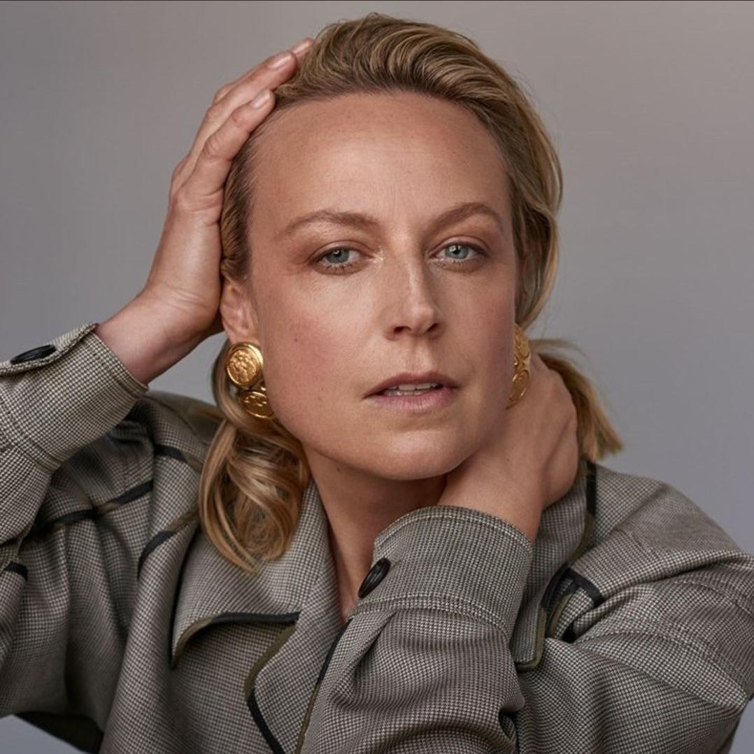 actor Marta Dusseldorp large photo