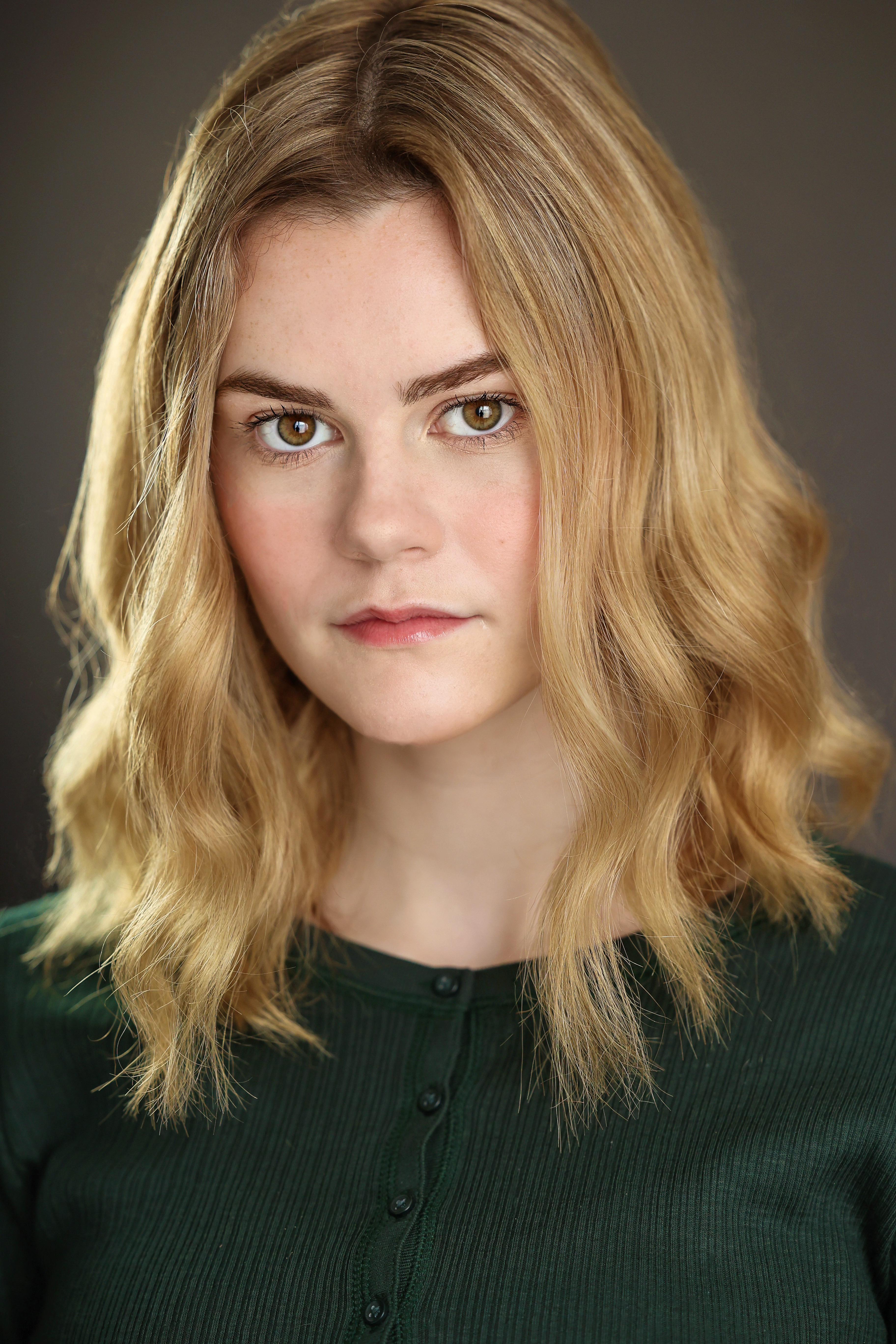 actor Samantha Ryan large photo