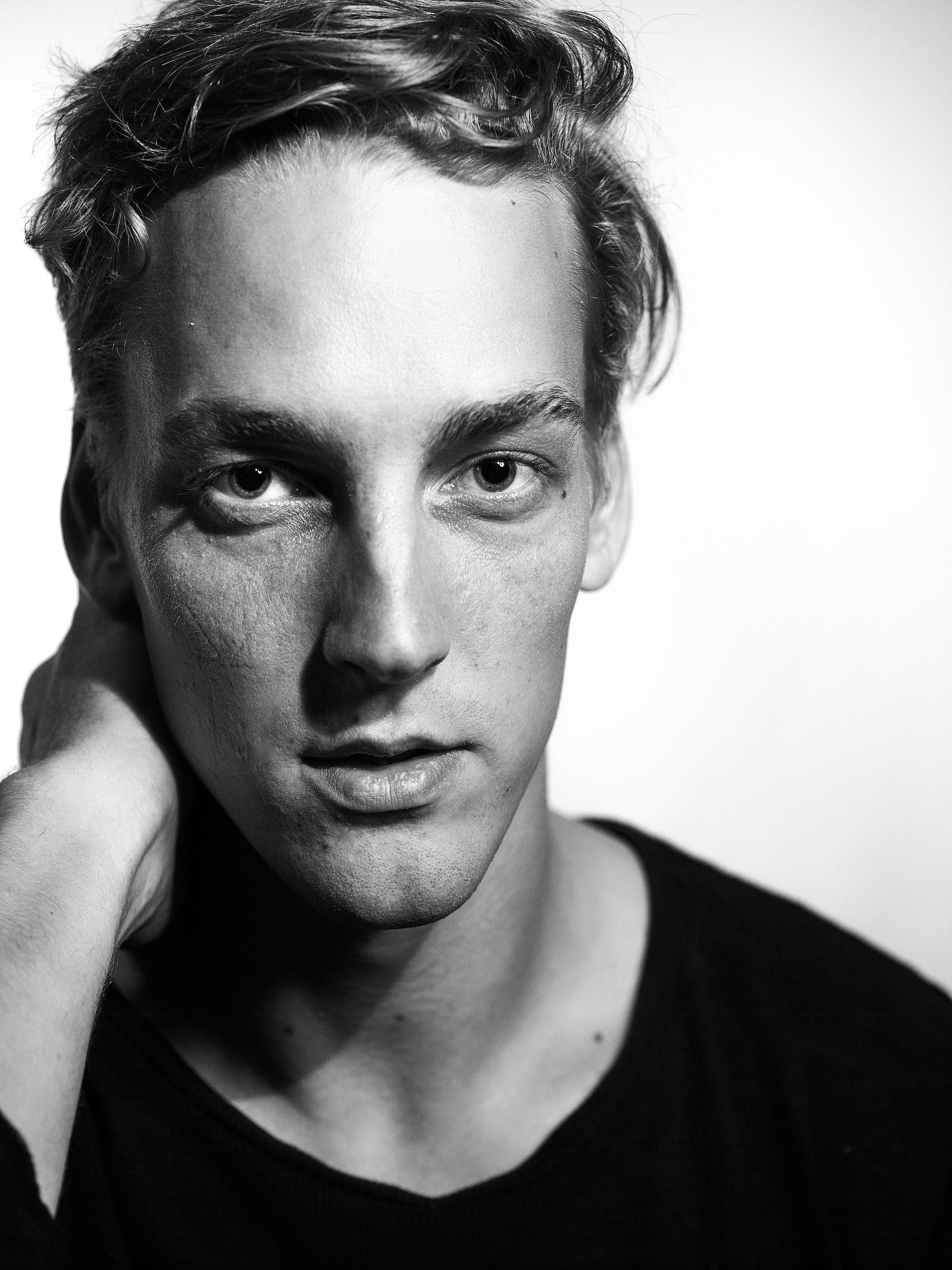 actor Vesse Saastamoinen large photo