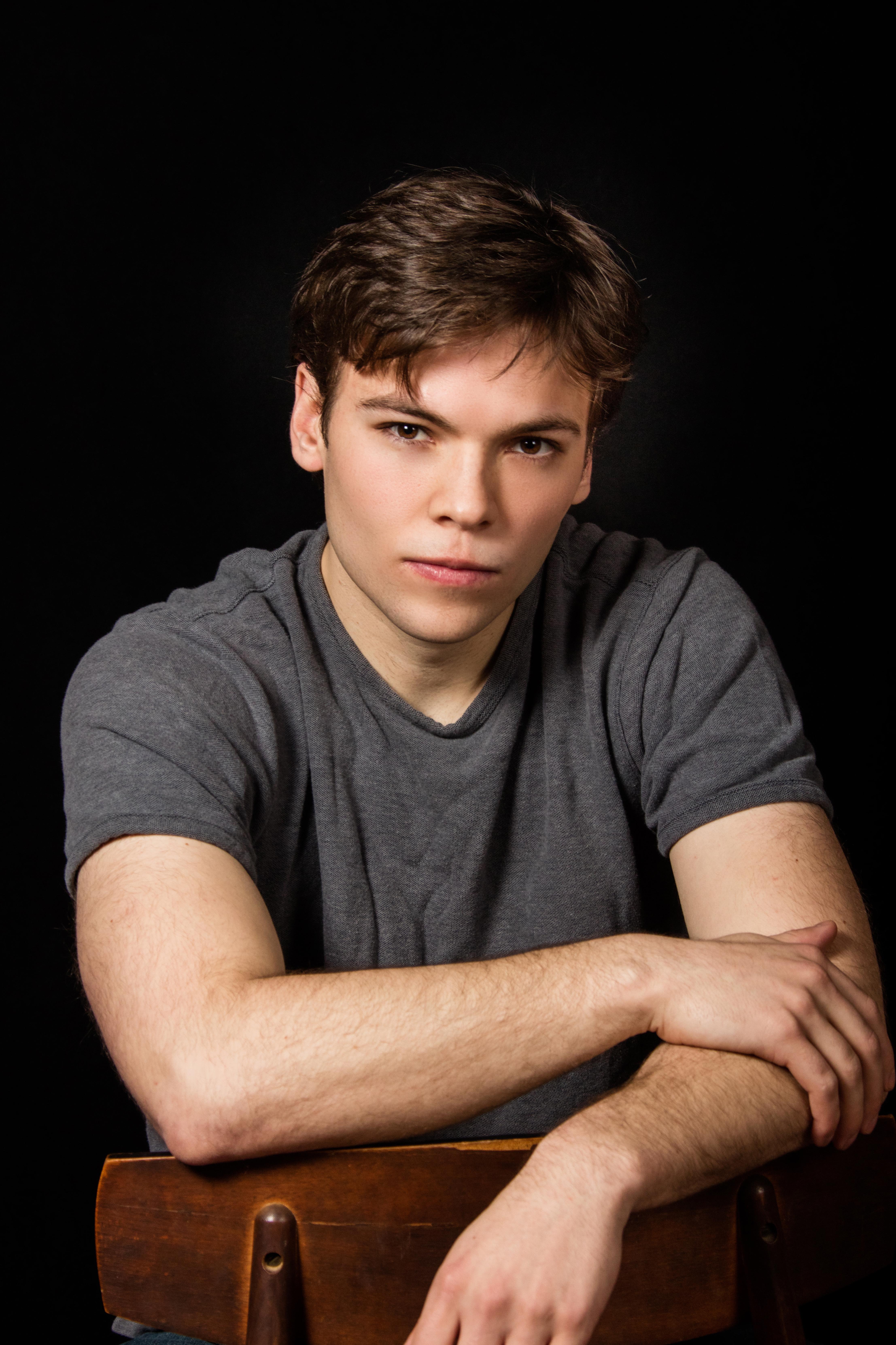 actor Joshua Hoffman large photo