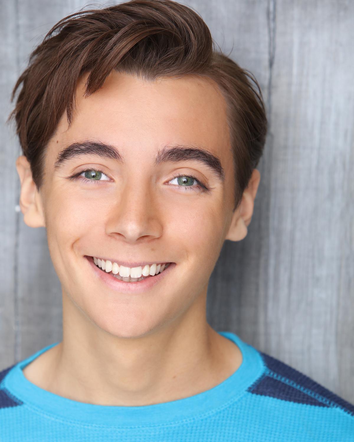 actor Luke Davis large photo