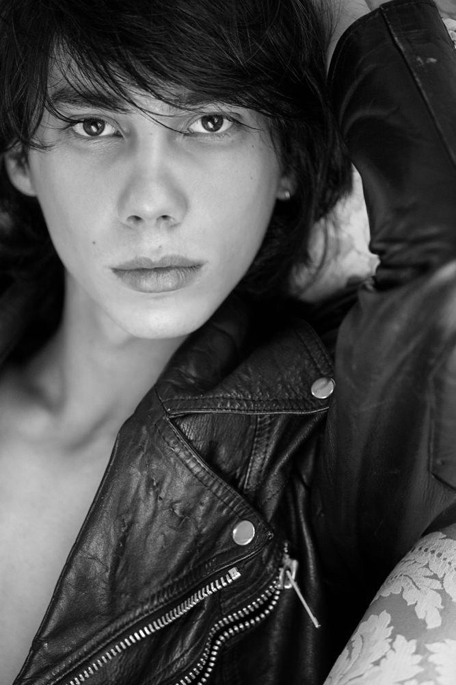 actor Charlie Wright large photo