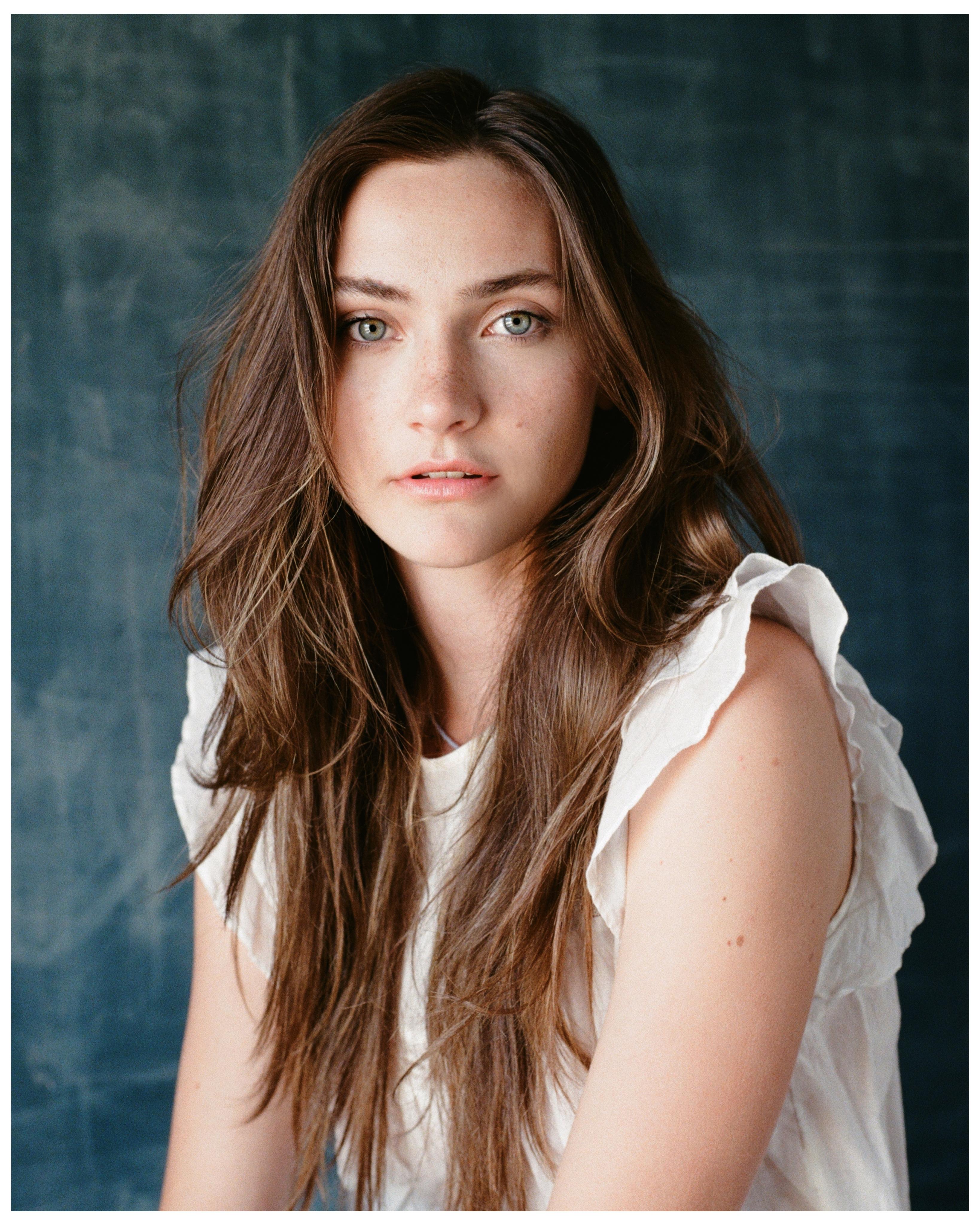 actor Emily Hall large photo