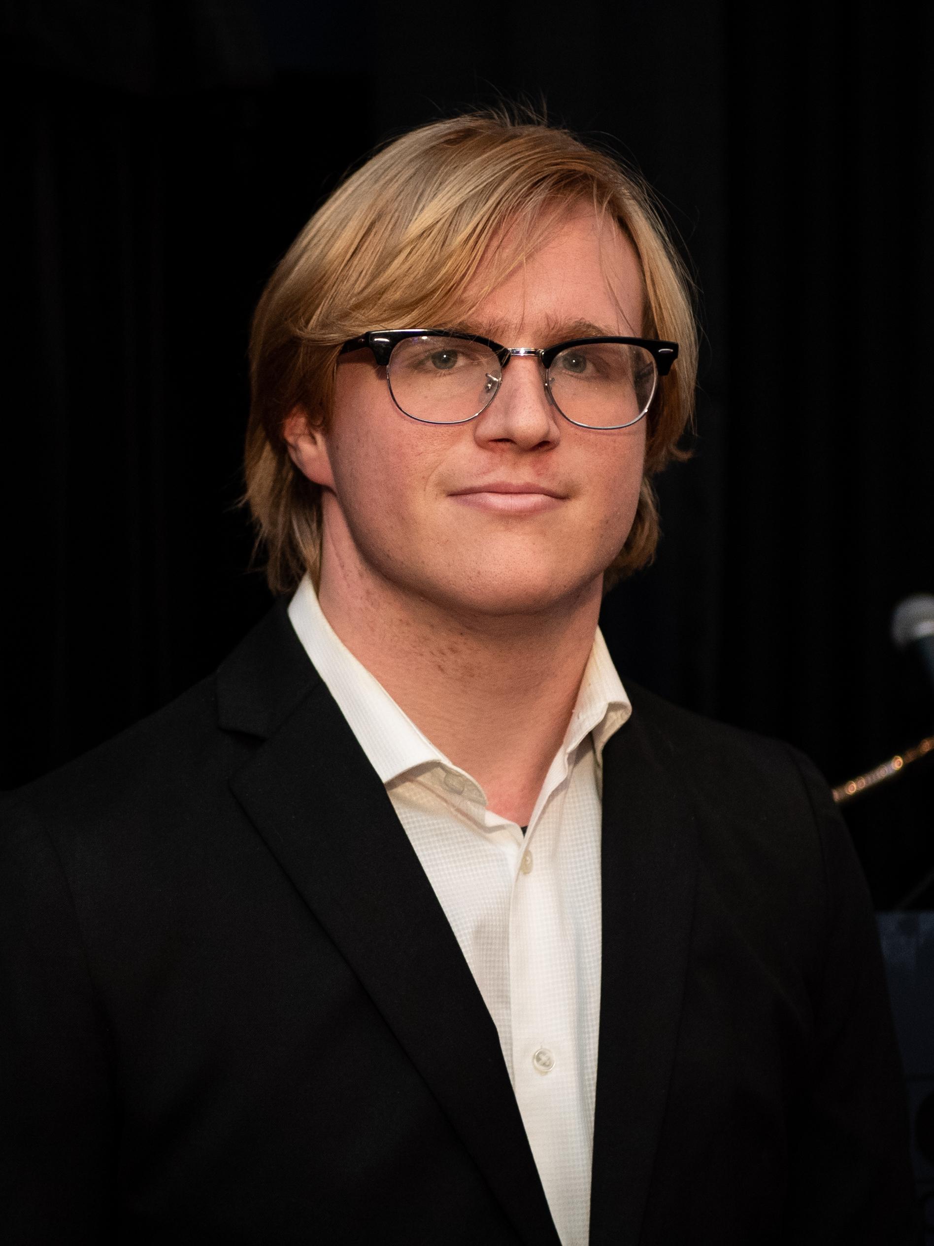 actor Gabriel Theis large photo