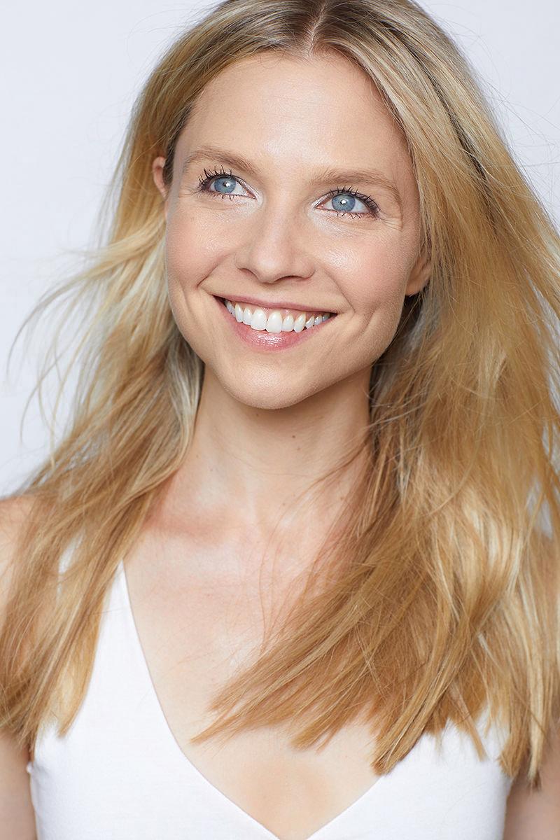 actor Laura Coover large photo