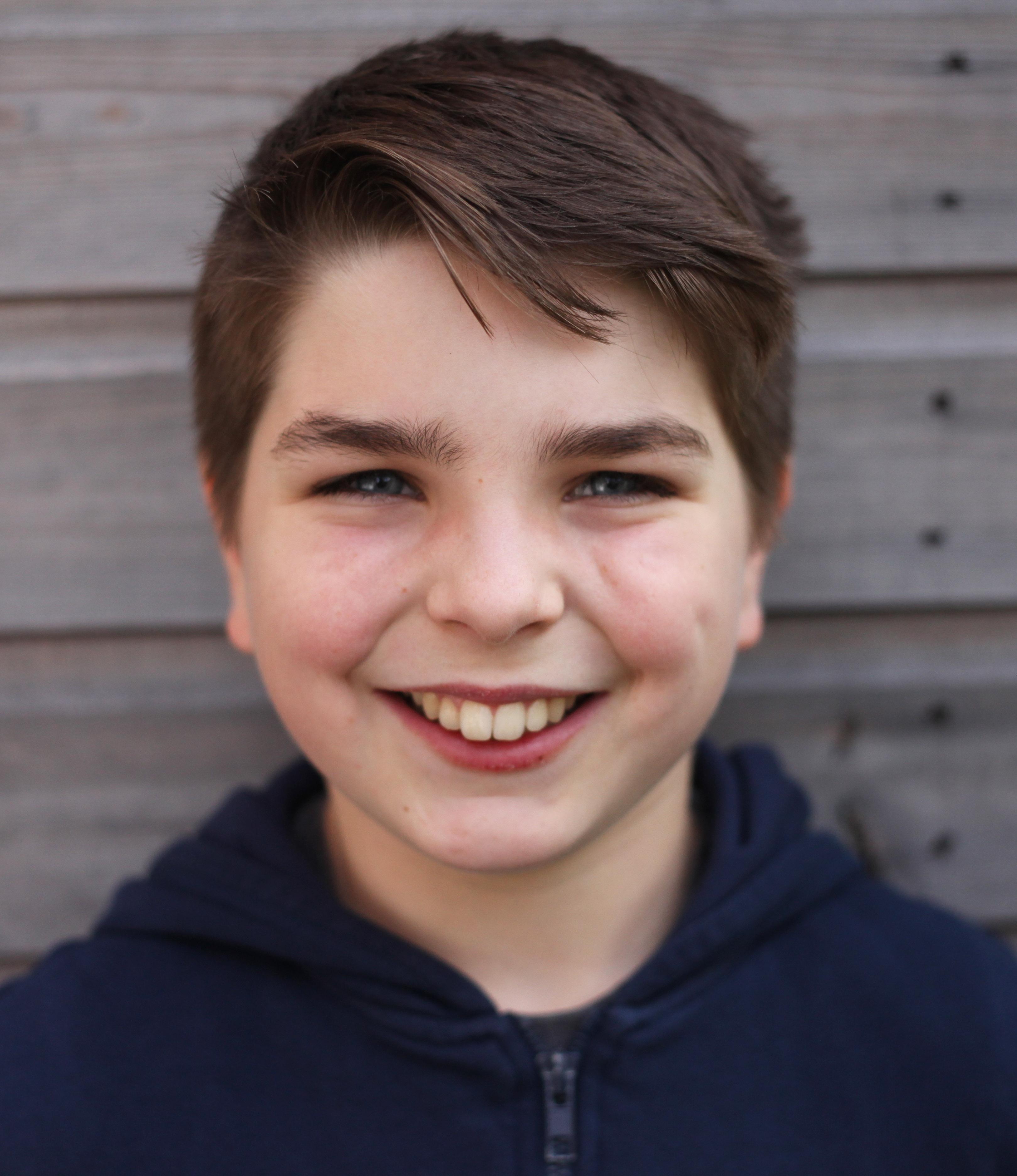 actor Charles Maddox large photo