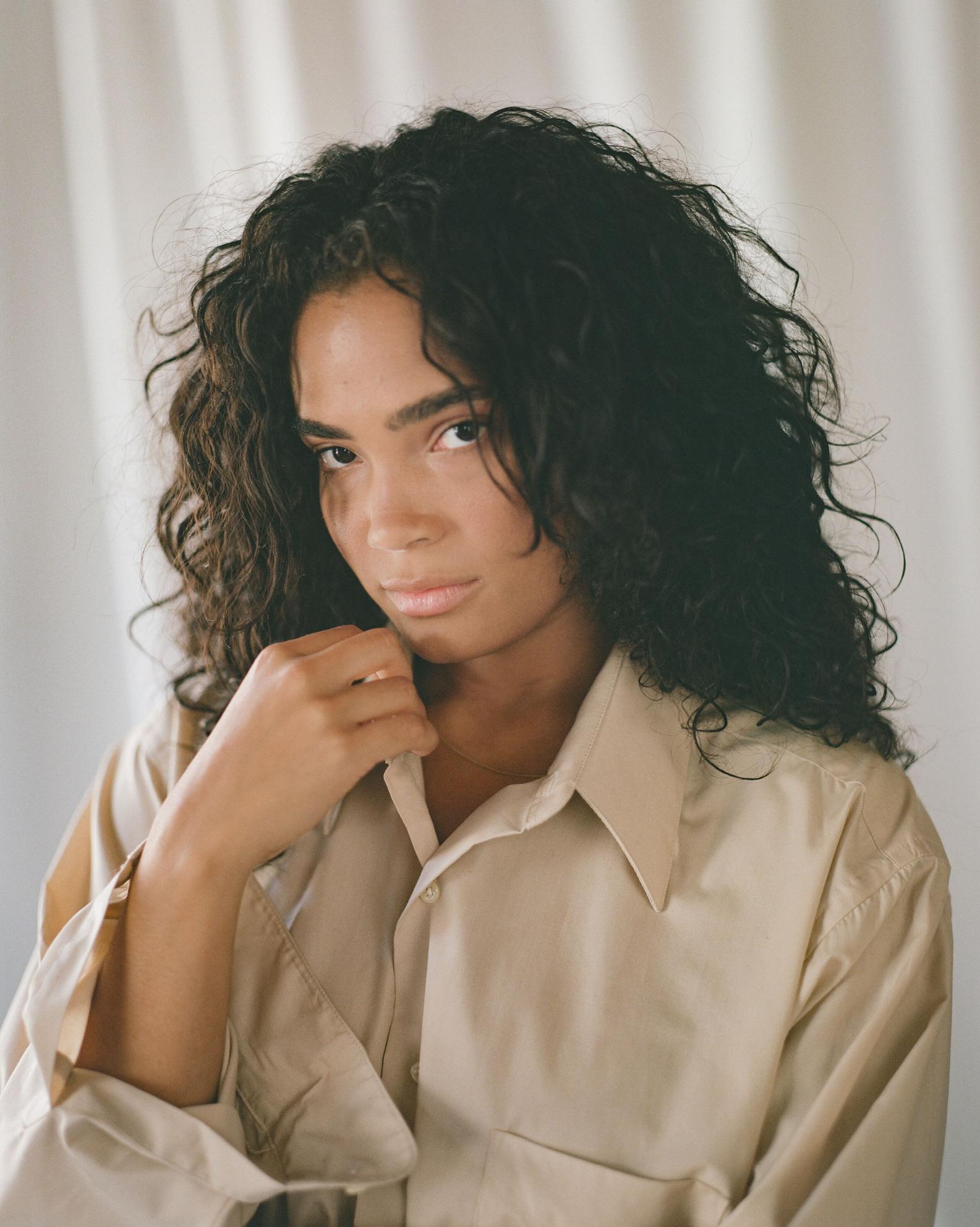 actor Annelise Cepero large photo