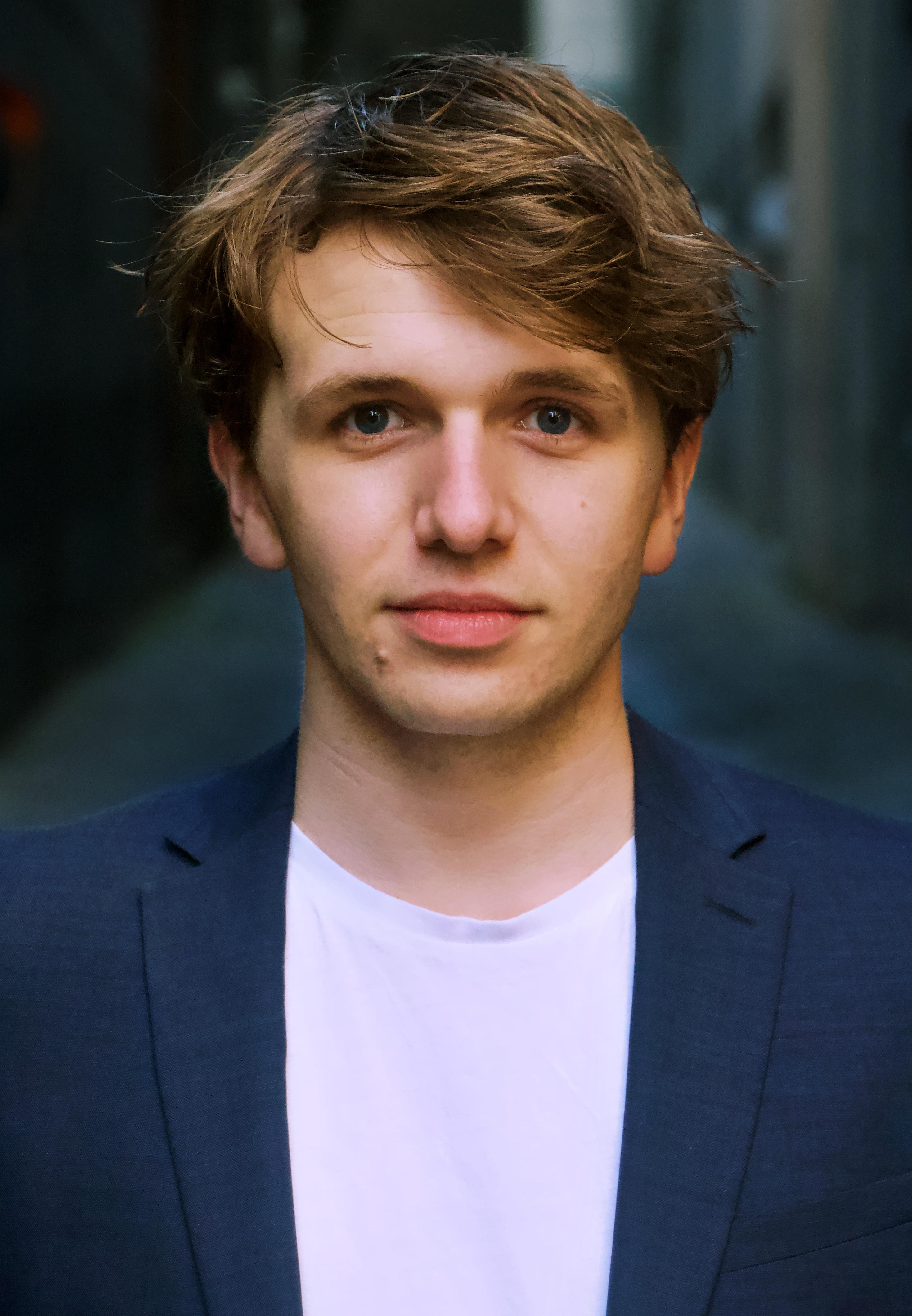 actor Laurence Boxhall large photo