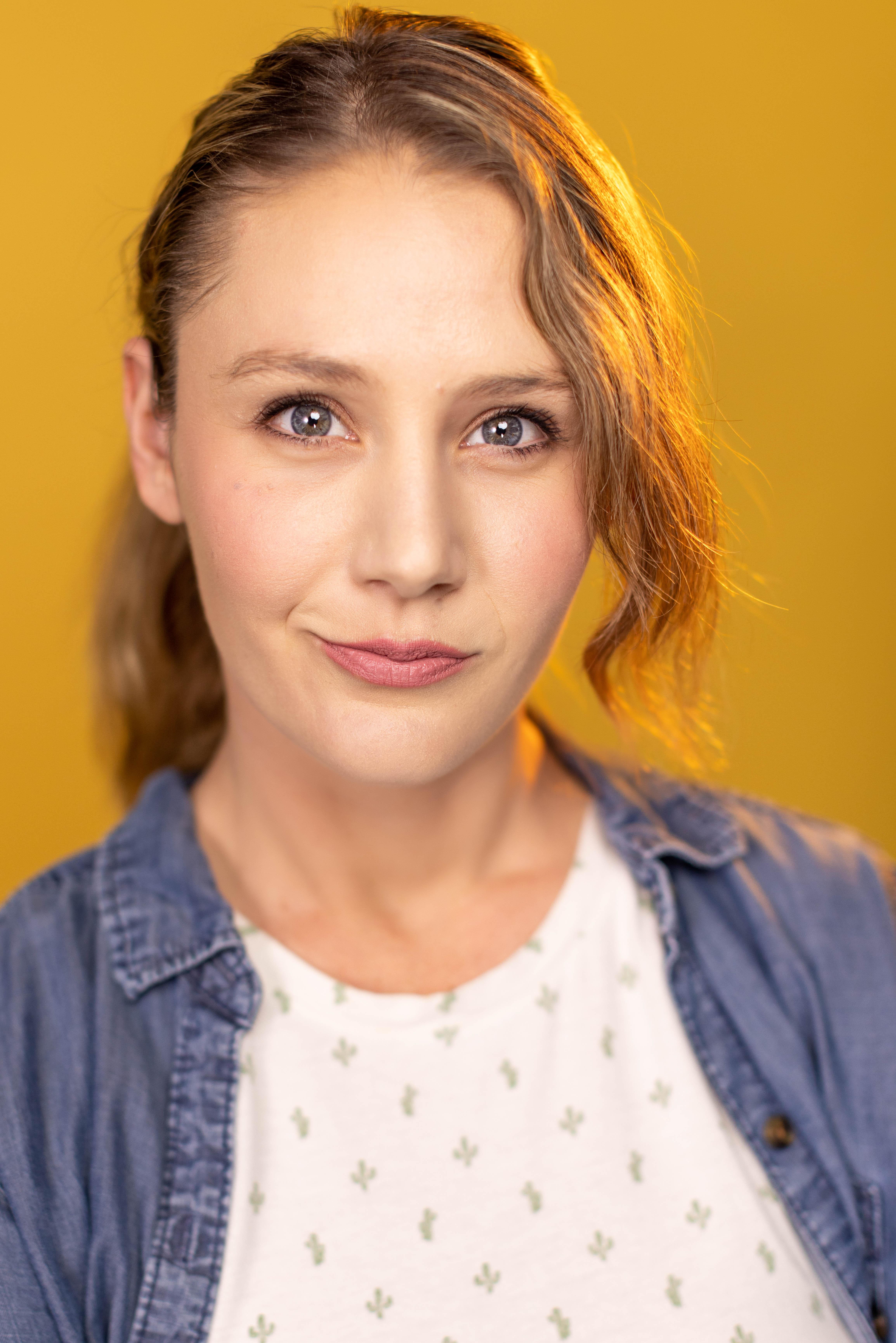 actor Mindy Gilkerson large photo