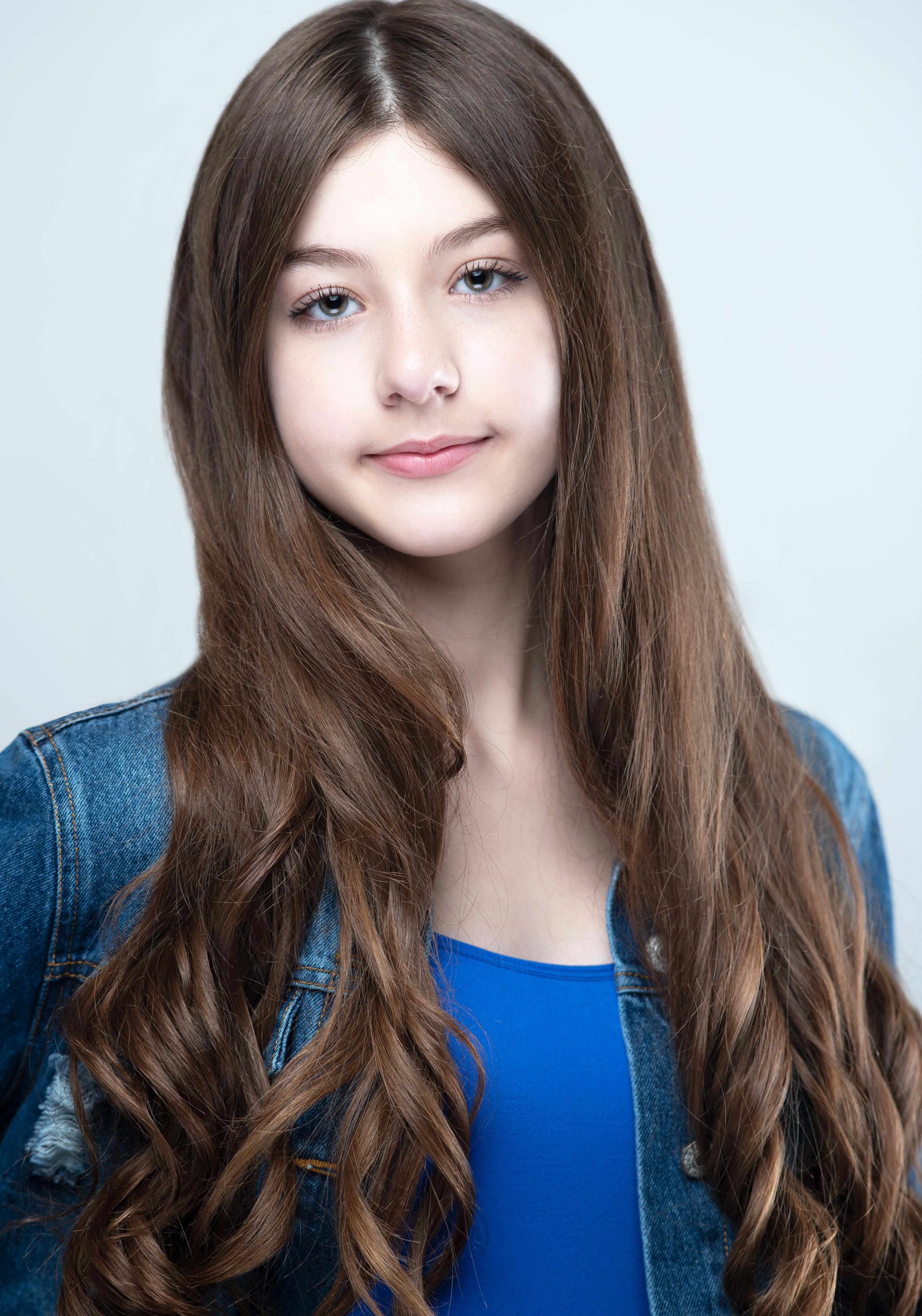 actor Alexis Arnold large photo