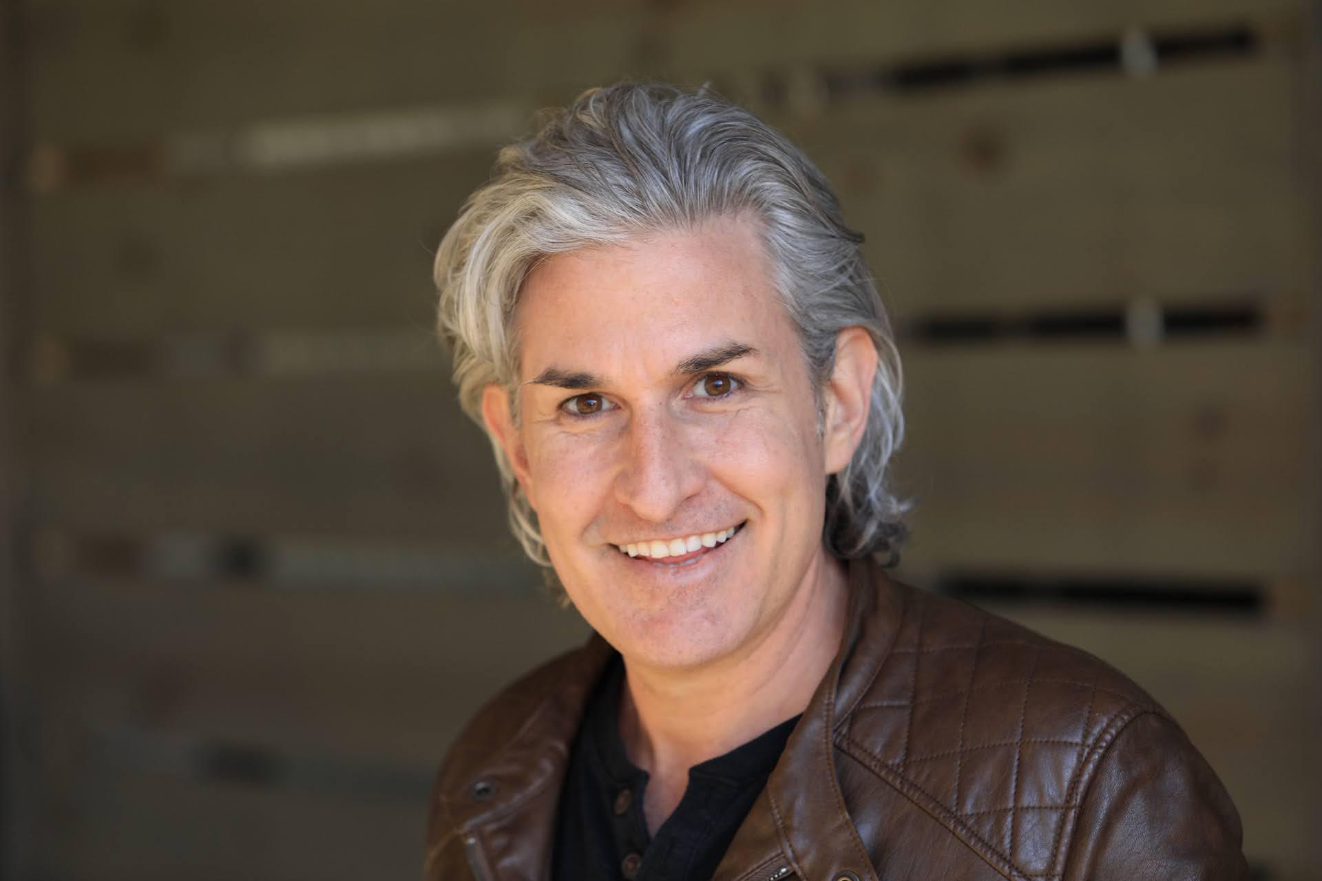 actor Michael Dardant large photo