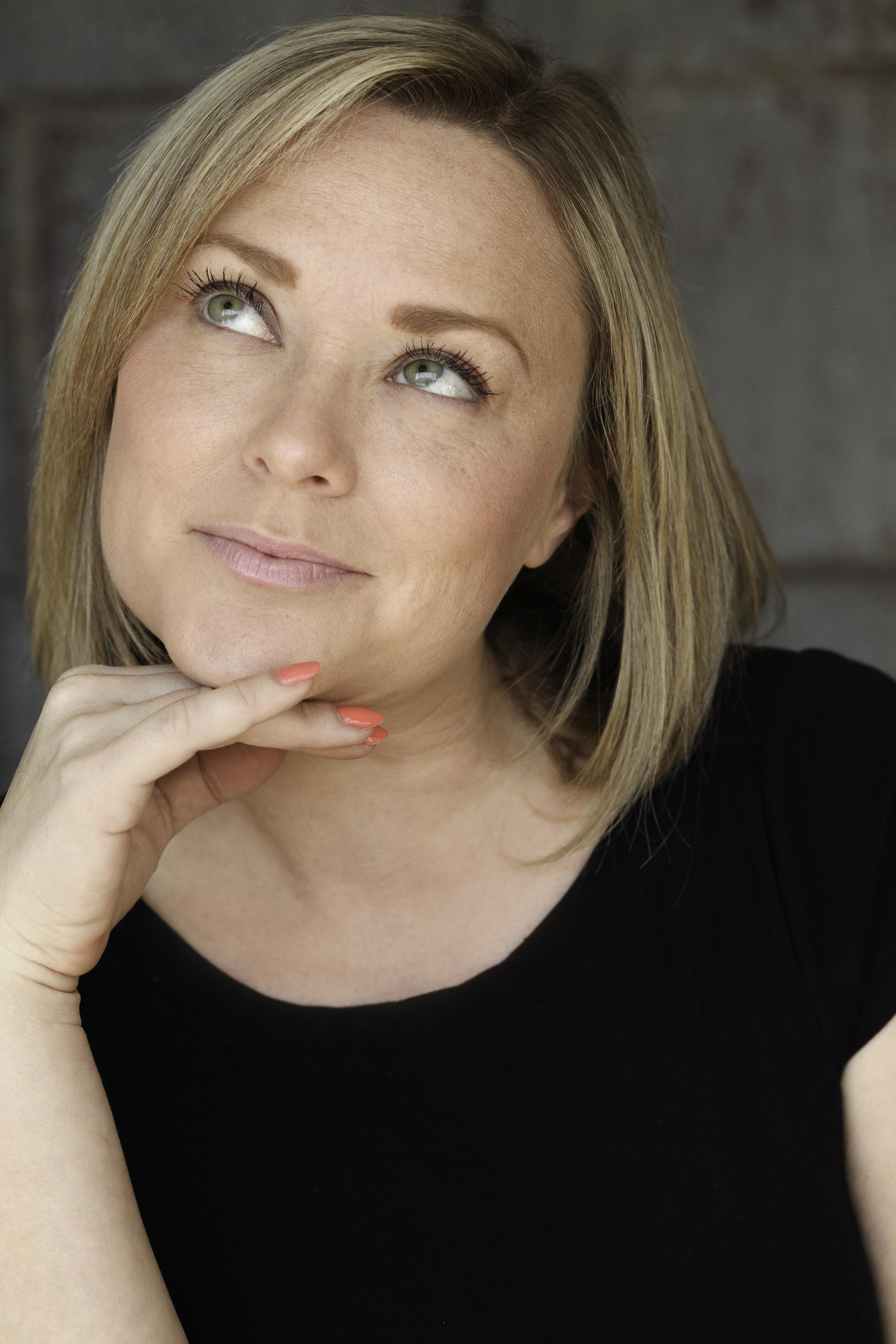 actor Jana Savage large photo