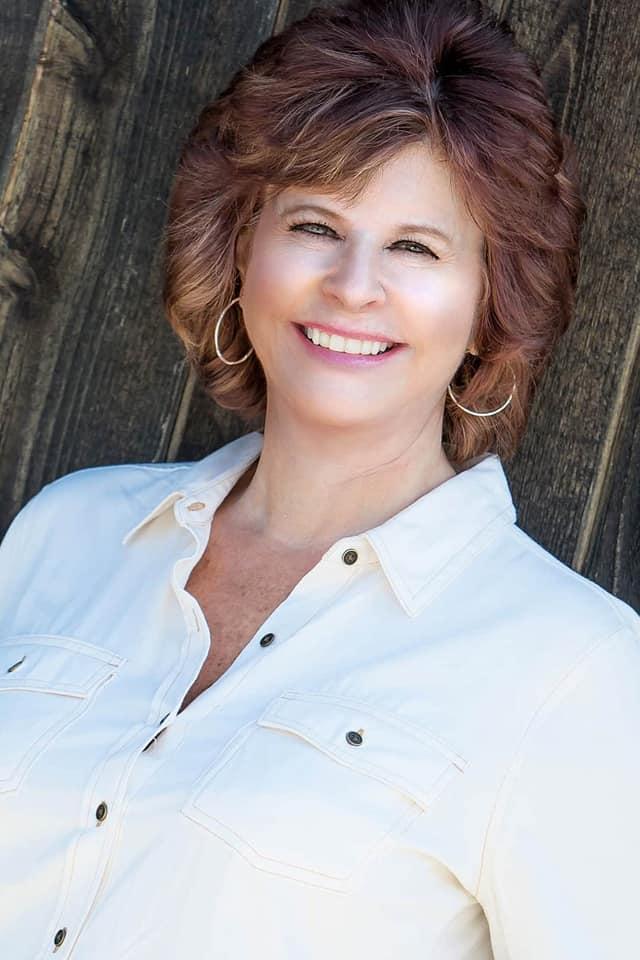 actor Christine Manola large photo