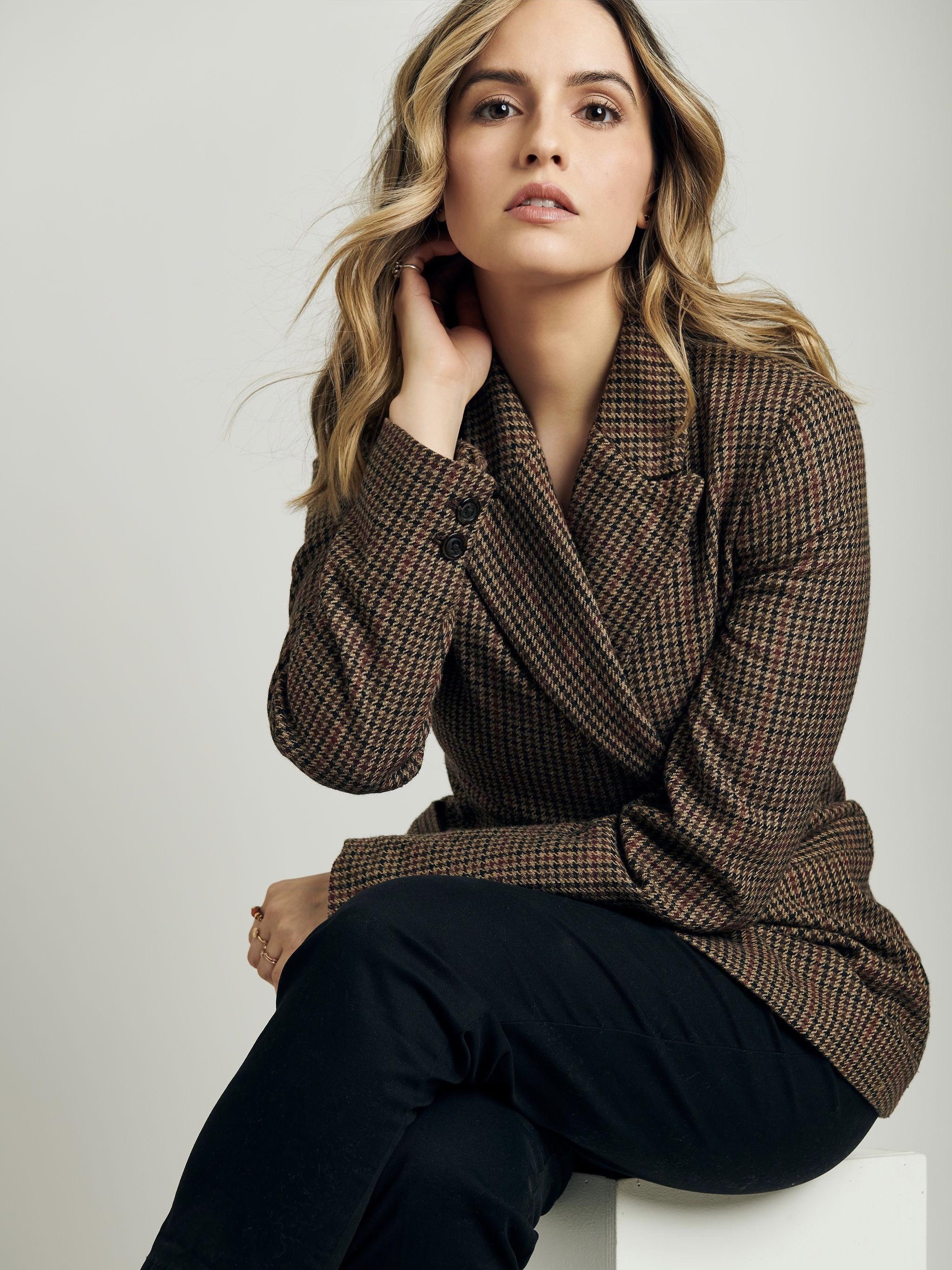 actor Asta Paredes large photo