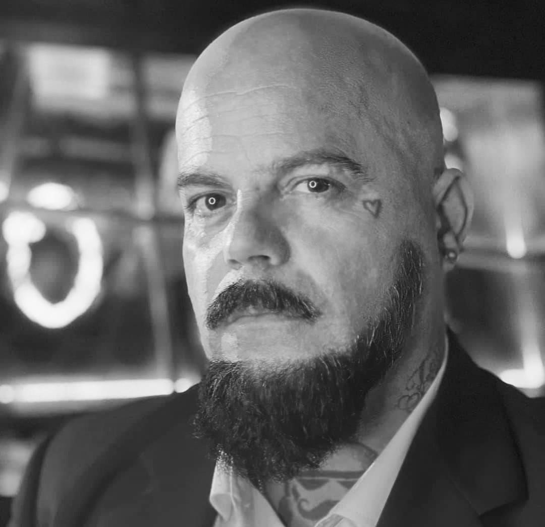 actor Simon Ellis large photo